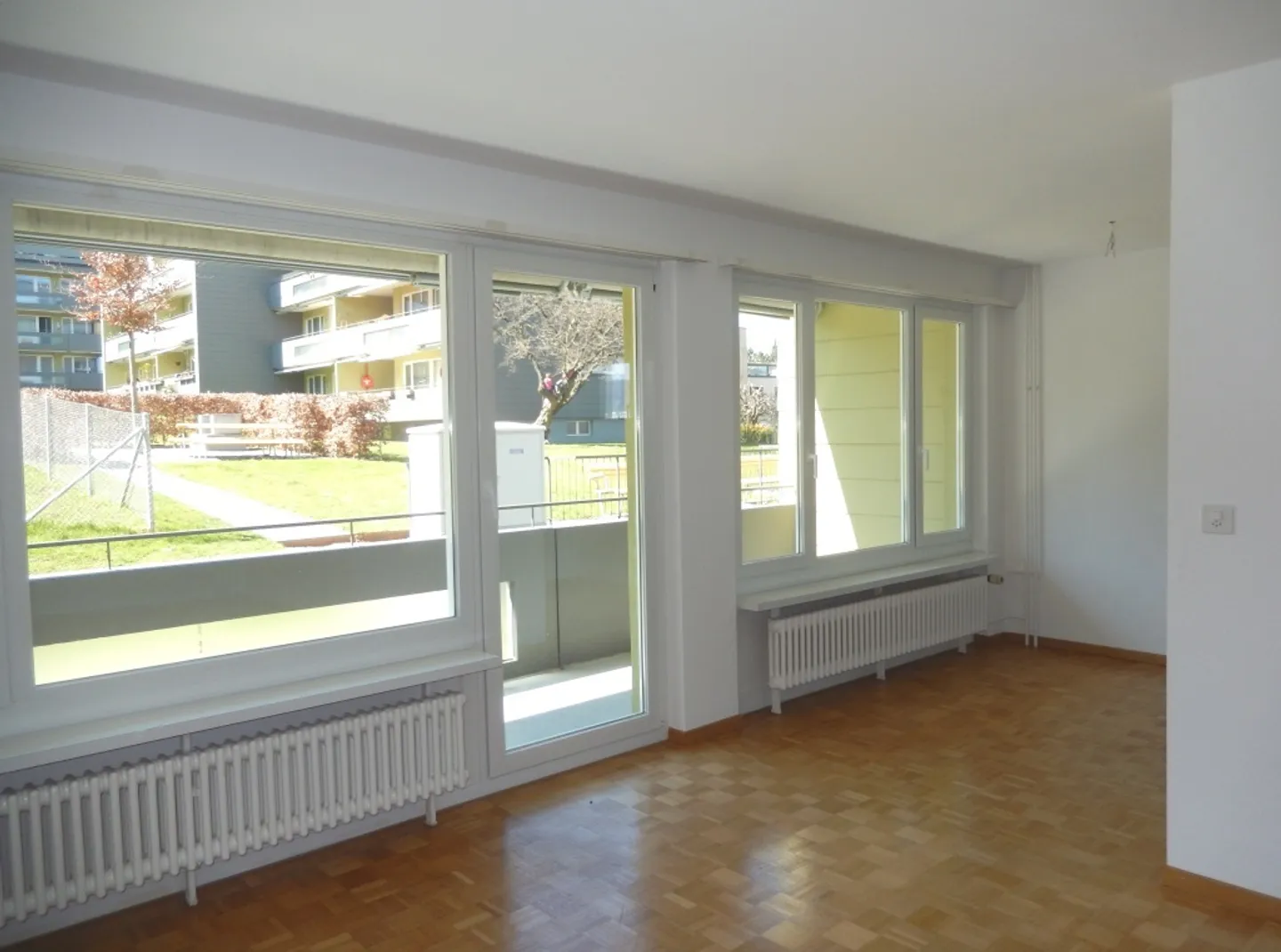 Appartement dans un quartier résidentiel agréable - Photo 2 sur 8