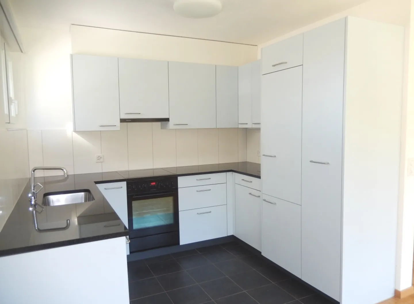 Appartement dans un quartier résidentiel agréable - Photo 3 sur 8