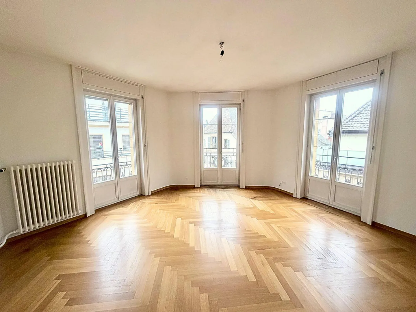 Charmant Appartement Rénové - Photo 2 sur 7