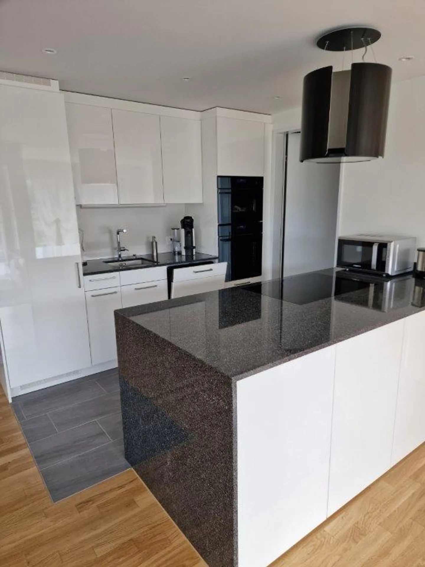 Modern 2 1/2 Room Penthouse Apartment - Photo 5 of 6