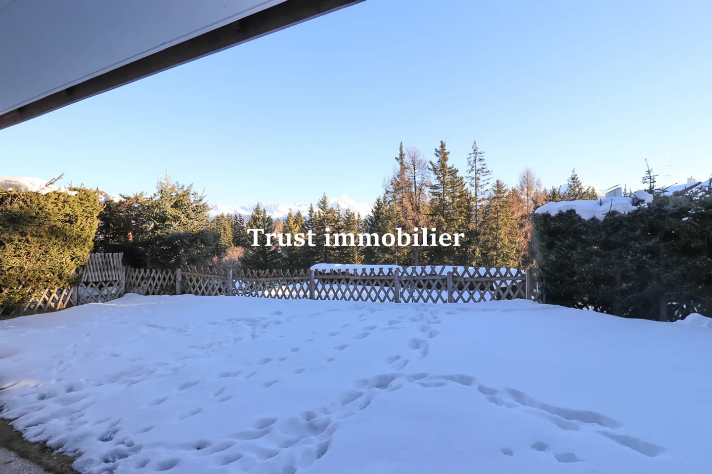 Incantevole Appartamento con Giardino a Crans-Montana - Foto 2 di 11