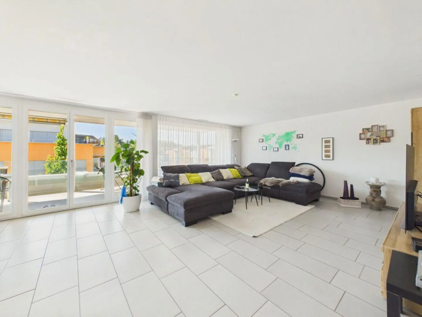 Vivre généreusement - Appartement de 4,5 pièces avec 124 m² et grand balcon - Photo 2 sur 19