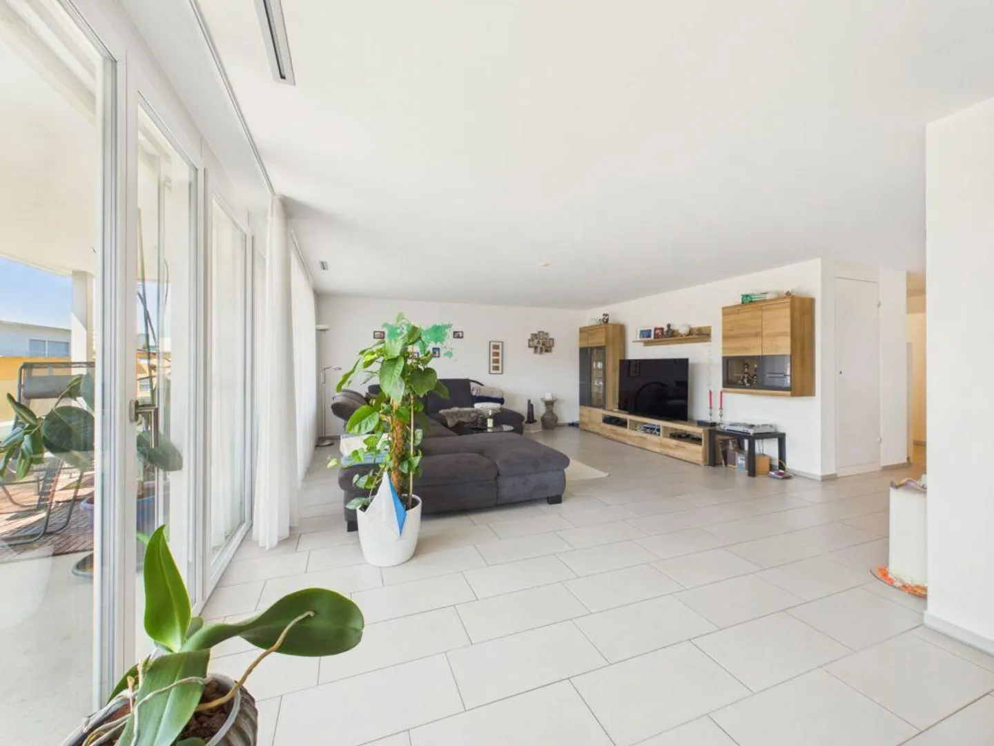 Vivre généreusement - Appartement de 4,5 pièces avec 124 m² et grand balcon - Photo 1 sur 19