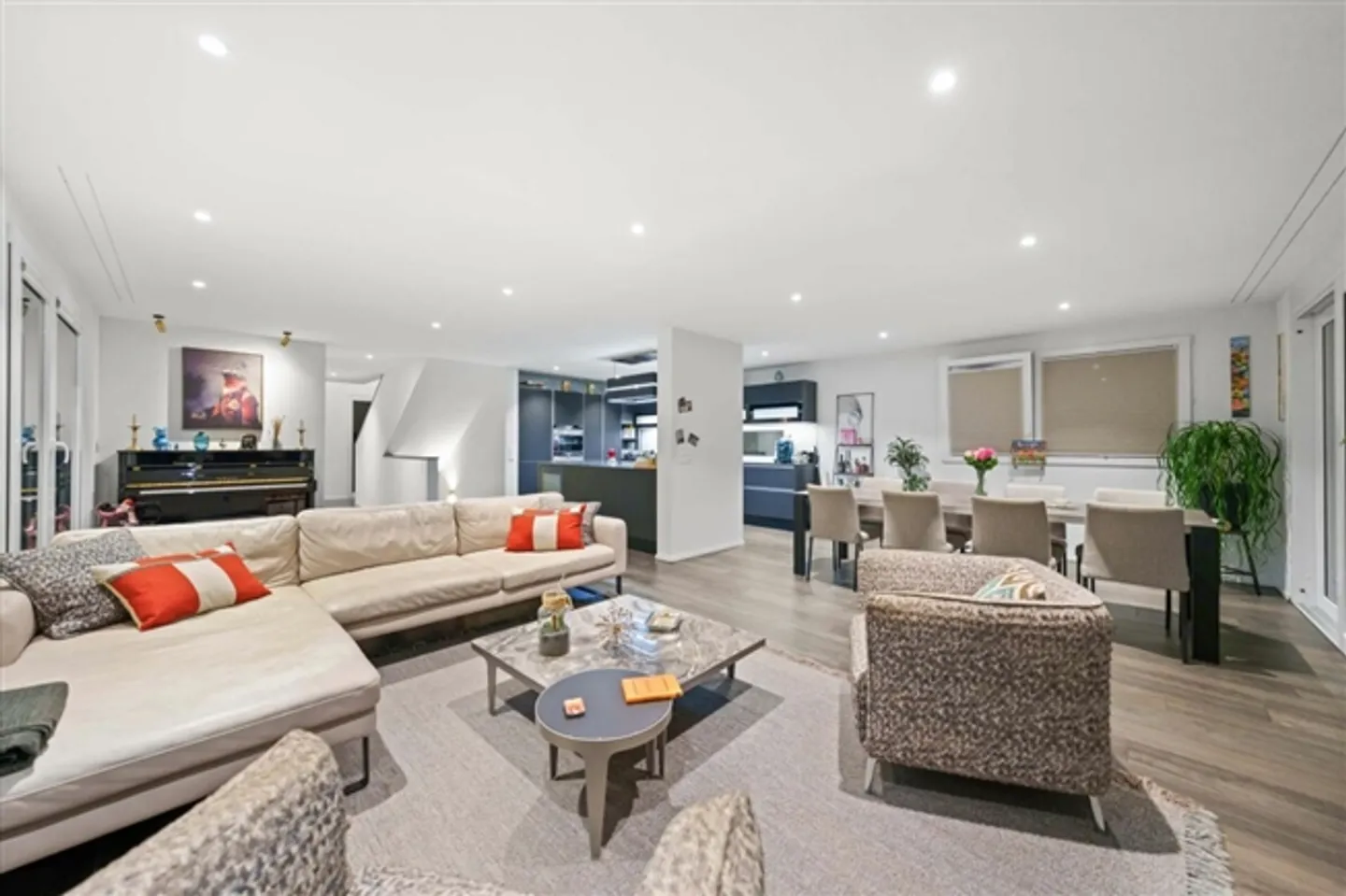 Live like in a design hotel - Your retreat with pool, spa, rooftop terrace & wine cellar! - Photo 2 of 13