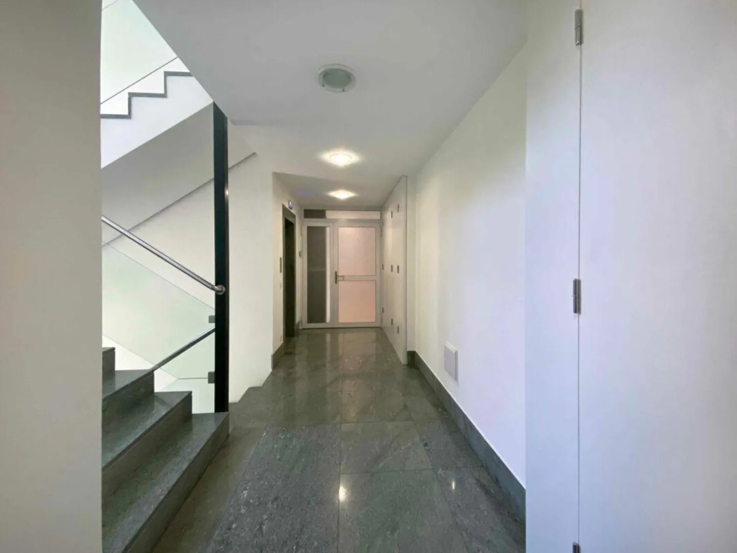 Modernes Büro mit Küche - Foto 12 von 13