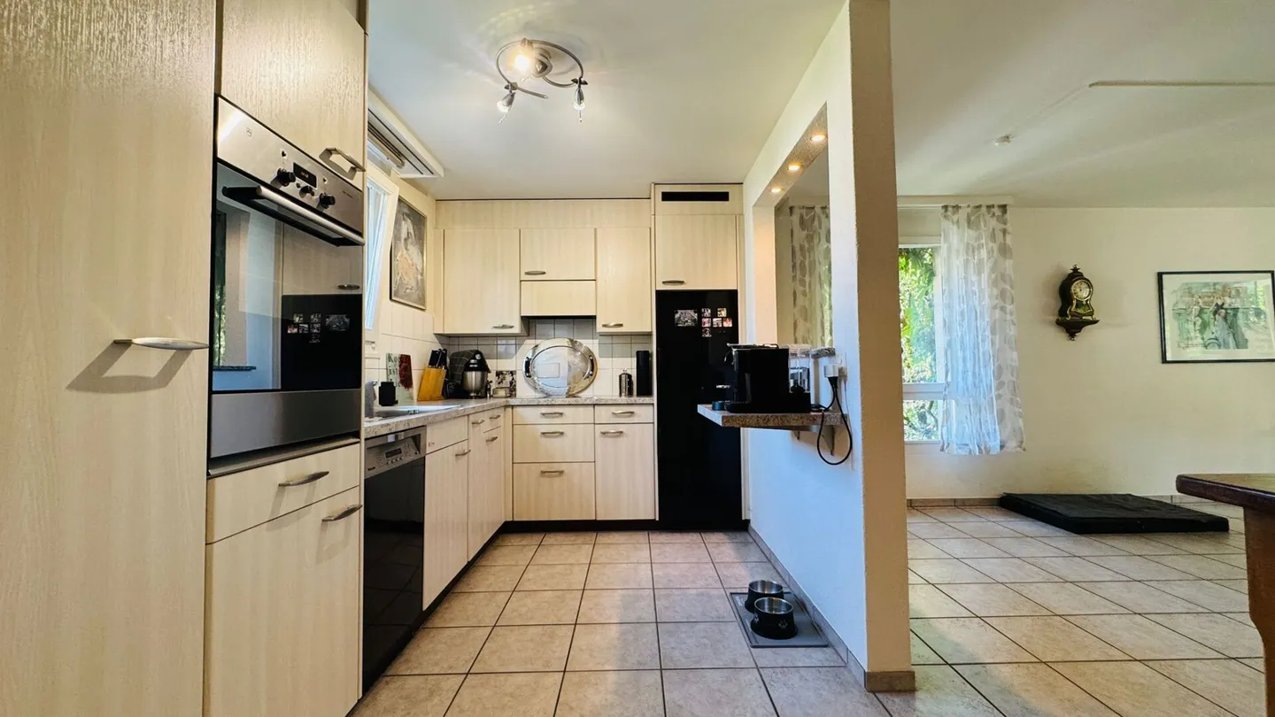 Doppel-Einfamilienhaus mit Garten, Wintergarten, Garagebox und Parkplatz in Lausen - Foto 5 von 31