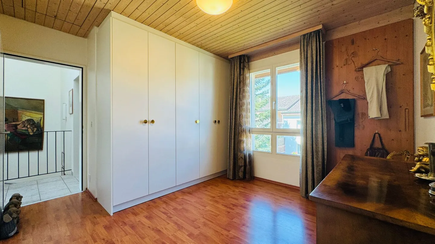 Doppel-Einfamilienhaus mit Garten, Wintergarten, Garagebox und Parkplatz in Lausen - Foto 8 von 31