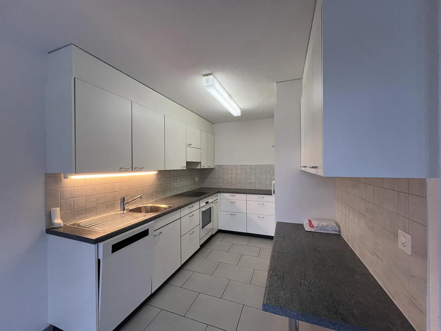 Modern Family Apartment - Photo 4 of 8