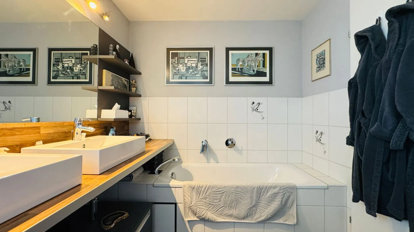 Doppel-Einfamilienhaus mit Garten, Wintergarten, Garagebox und Parkplatz in Lausen - Foto 7 von 31