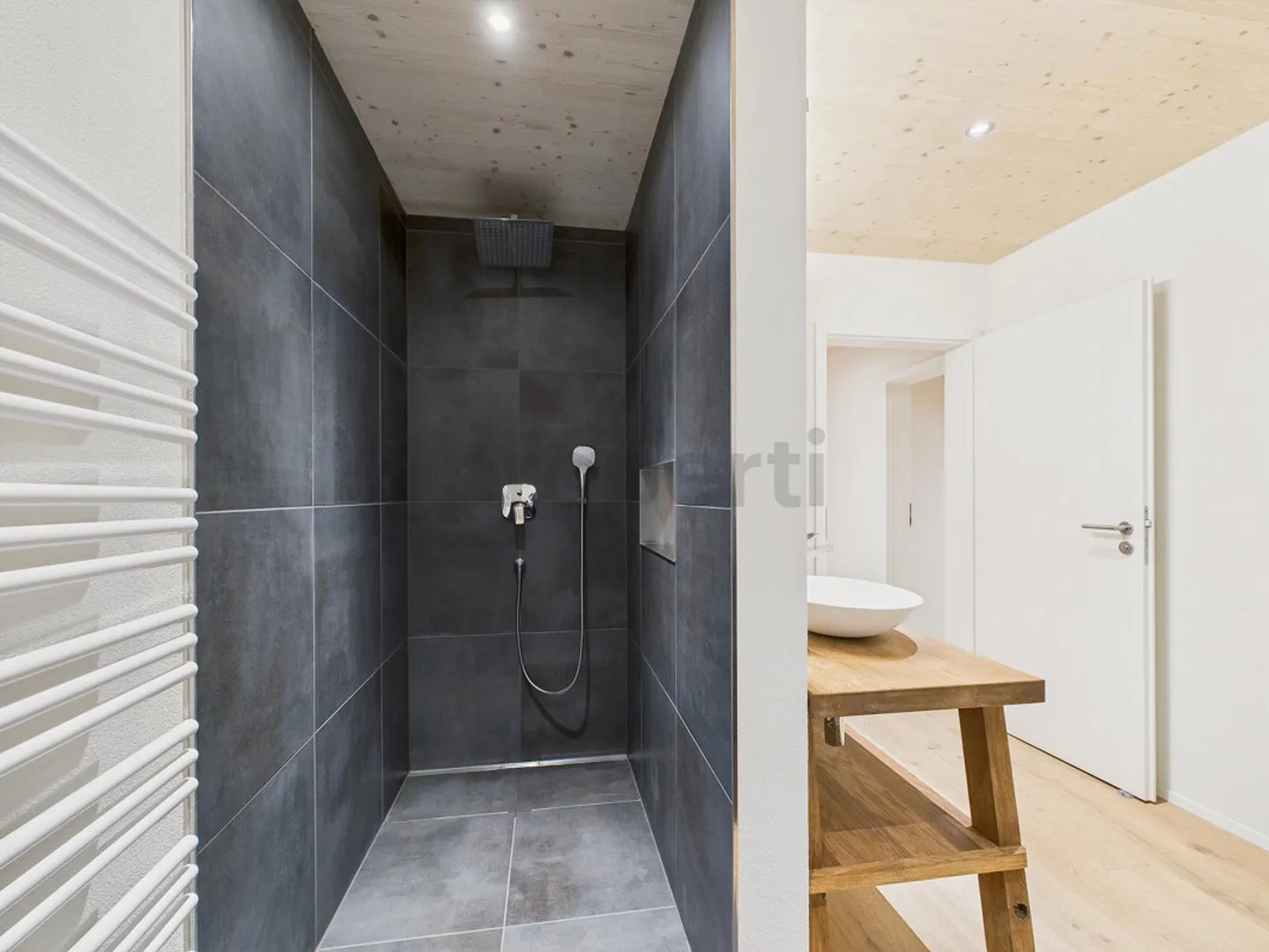 Moderne Maisonette mit Balkon - Foto 11 von 14