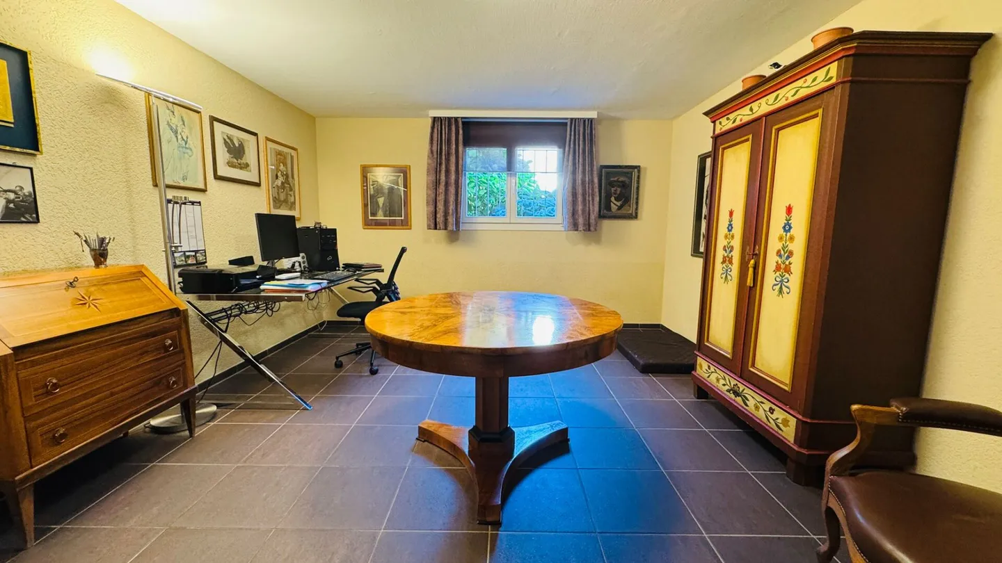 Doppel-Einfamilienhaus mit Garten, Wintergarten, Garagebox und Parkplatz in Lausen - Foto 10 von 31