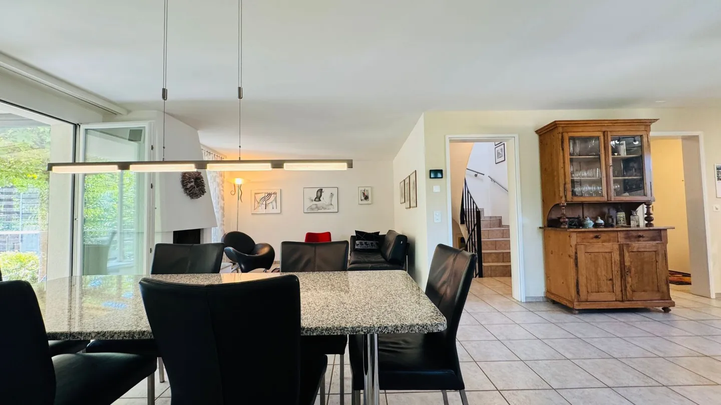 Doppel-Einfamilienhaus mit Garten, Wintergarten, Garagebox und Parkplatz in Lausen - Foto 12 von 31