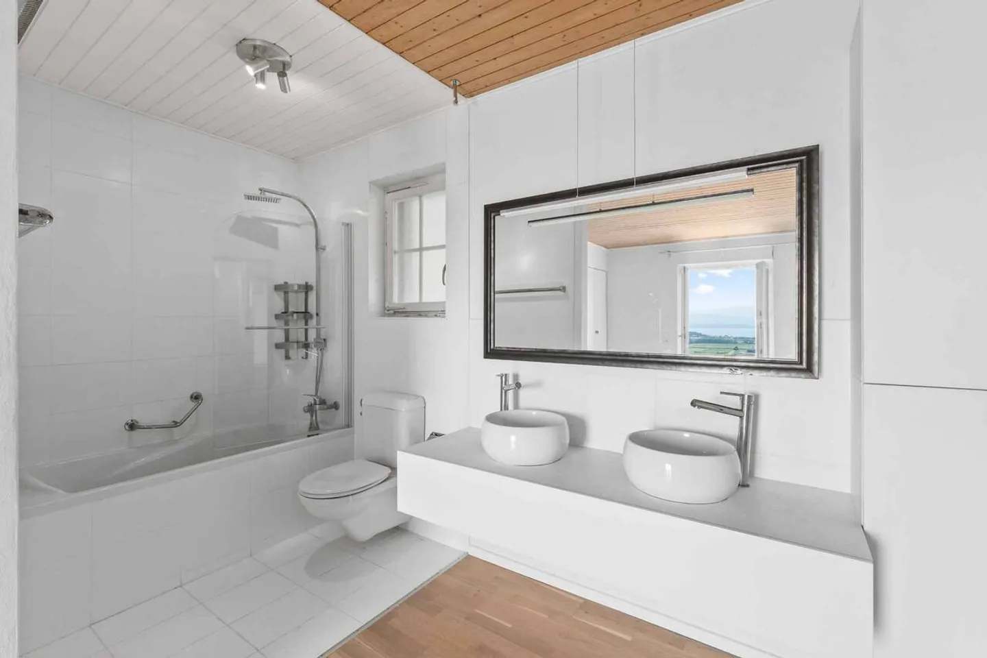 Peaceful situation with magnificent view - Photo 11 of 13