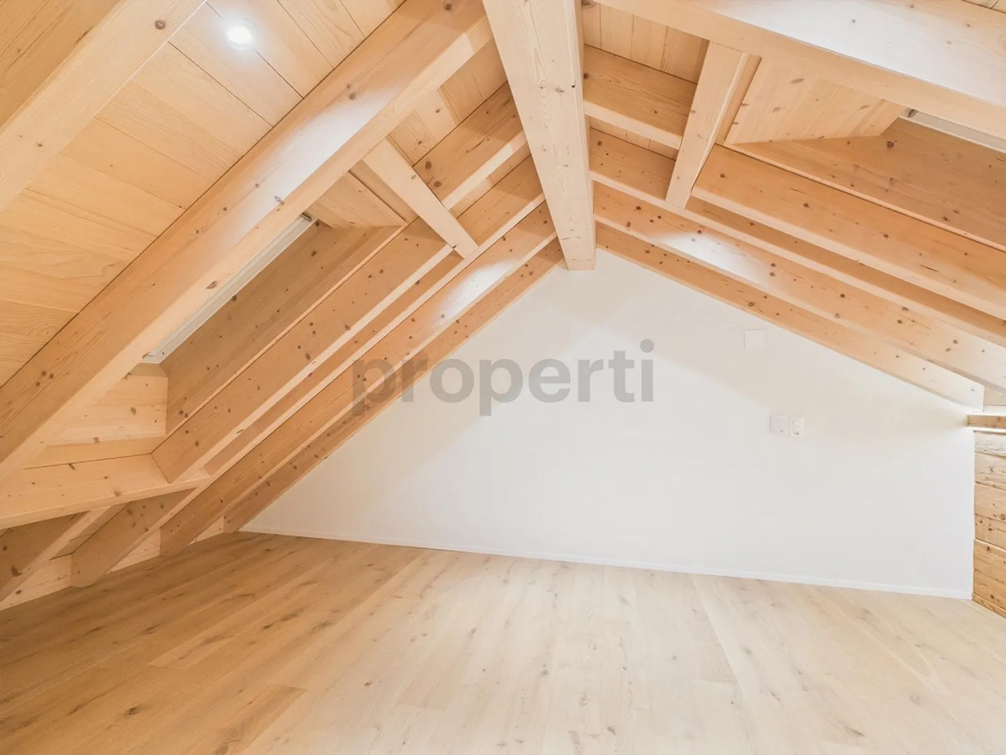 Moderne Maisonette mit Balkon - Foto 8 von 14