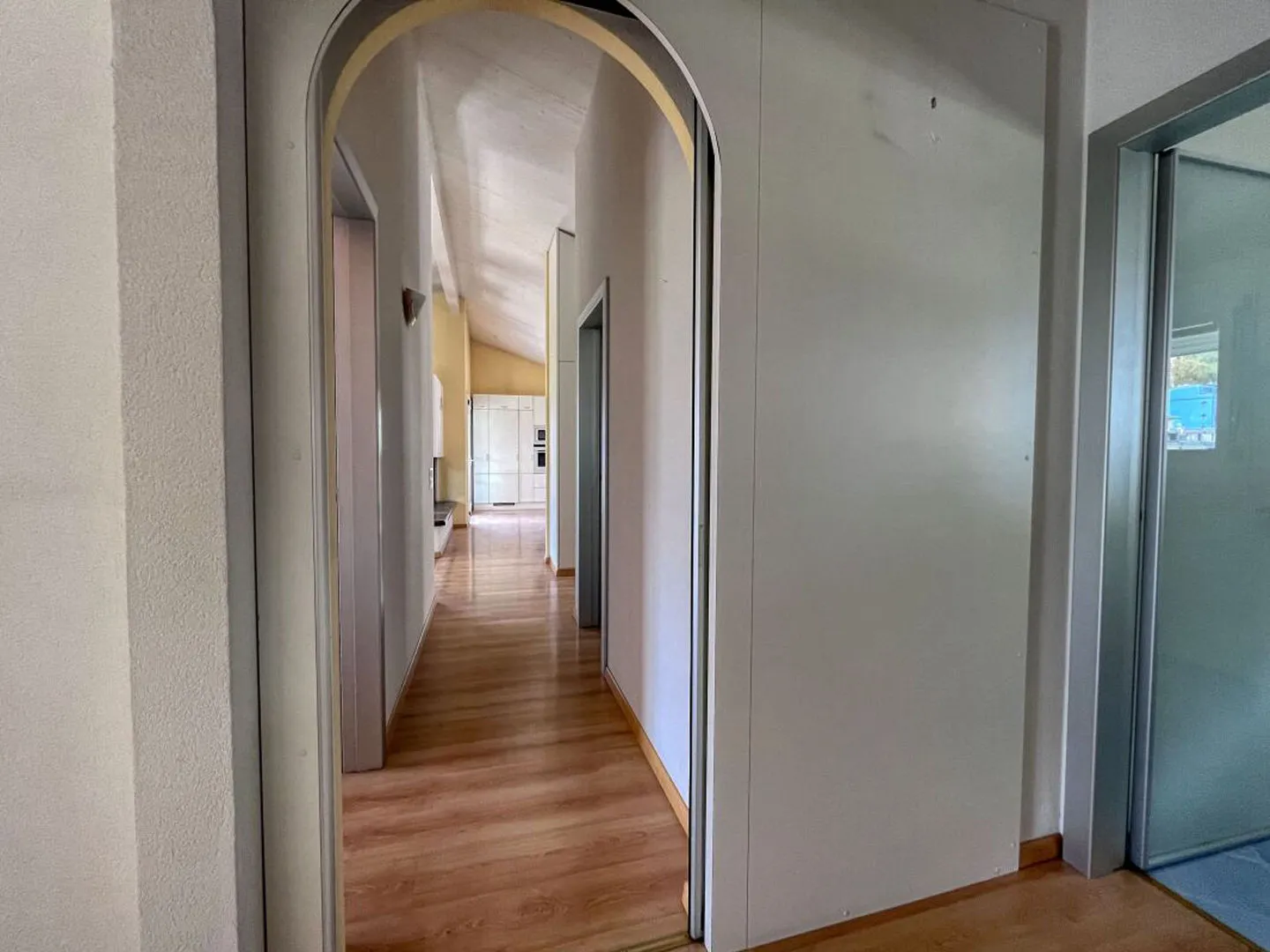 Building with 3 apartments + one available space - Photo 6 of 9