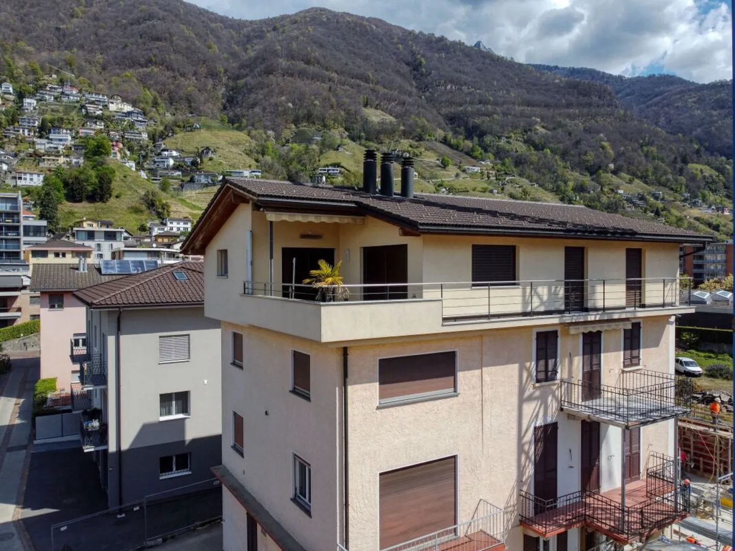 Building with 3 apartments + one available space - Photo 1 of 9