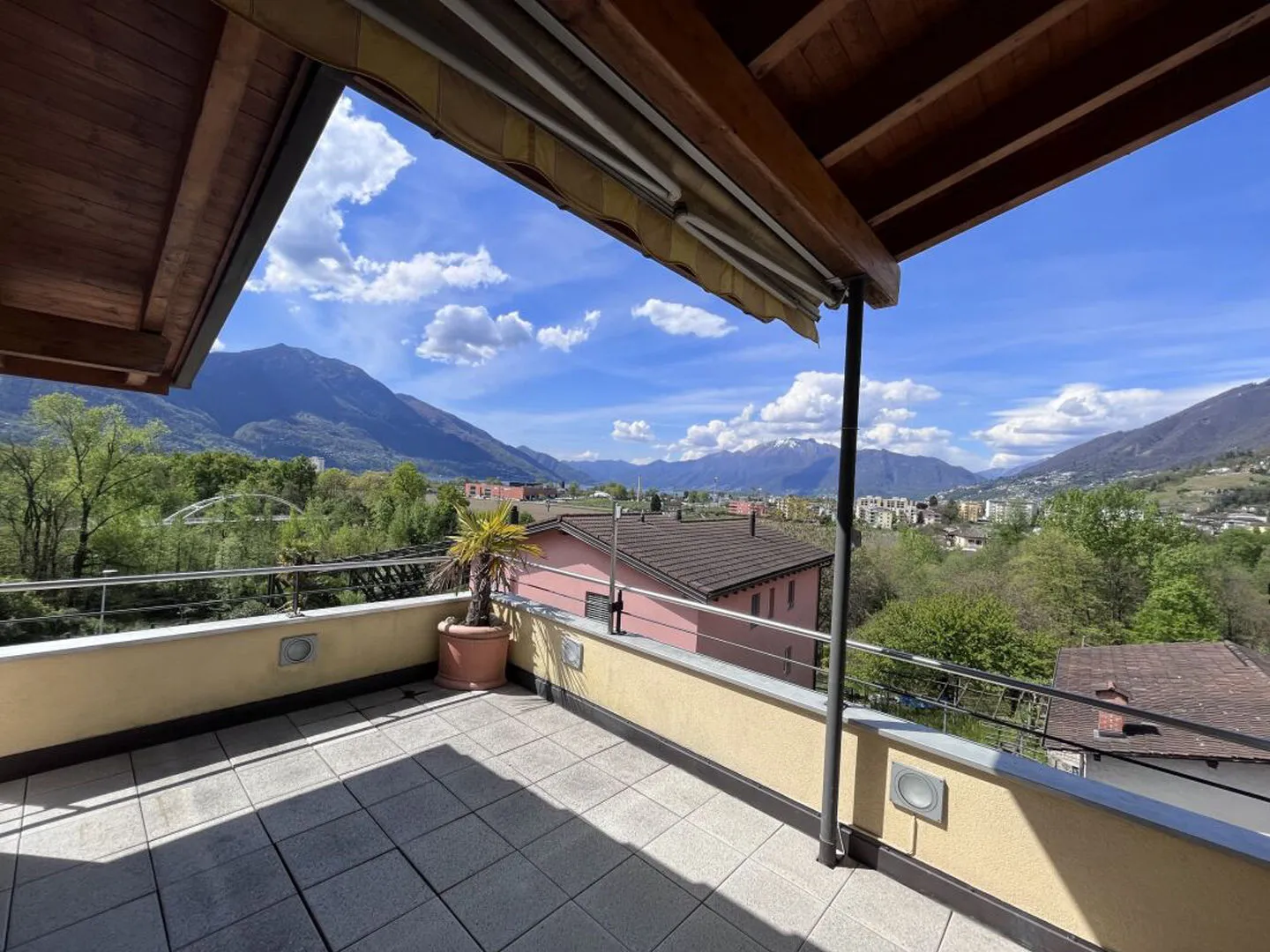 Building with 3 apartments + one available space - Photo 2 of 9