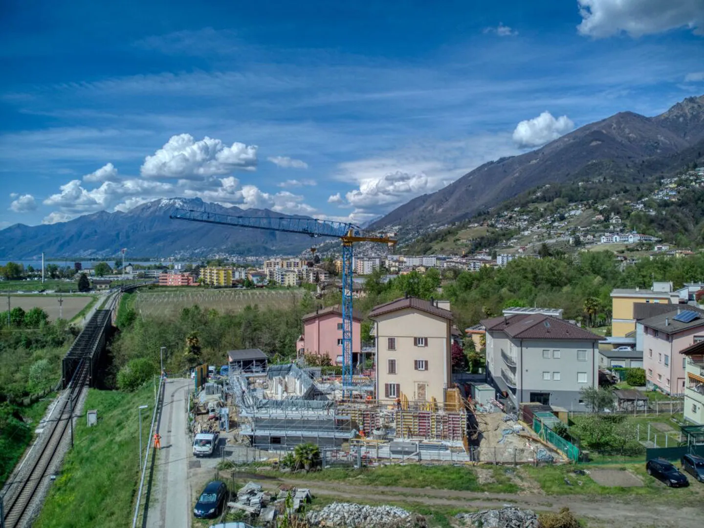 Building with 3 apartments + one available space - Photo 9 of 9