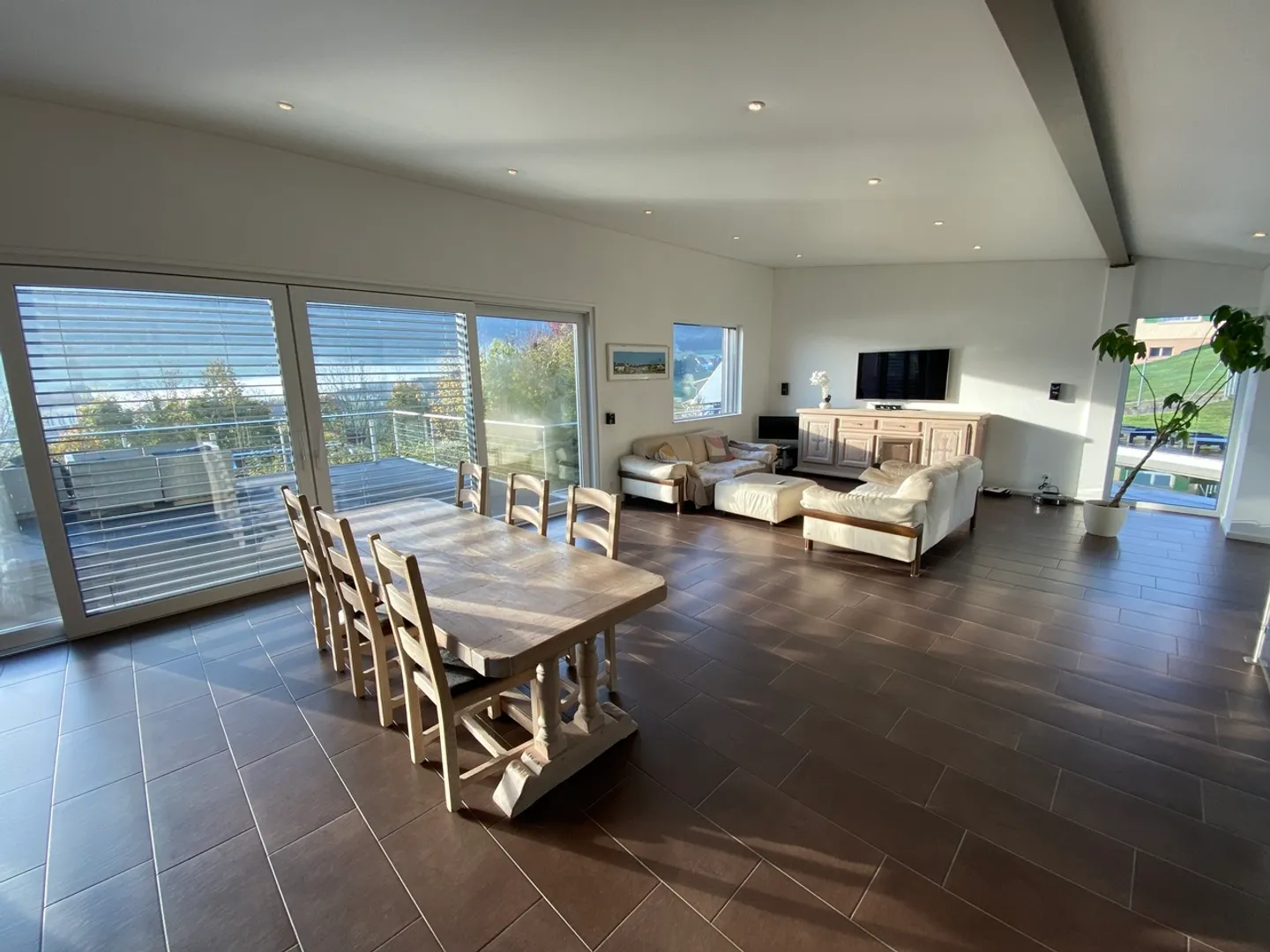 Casa familiare con piscina - Foto 2 di 32