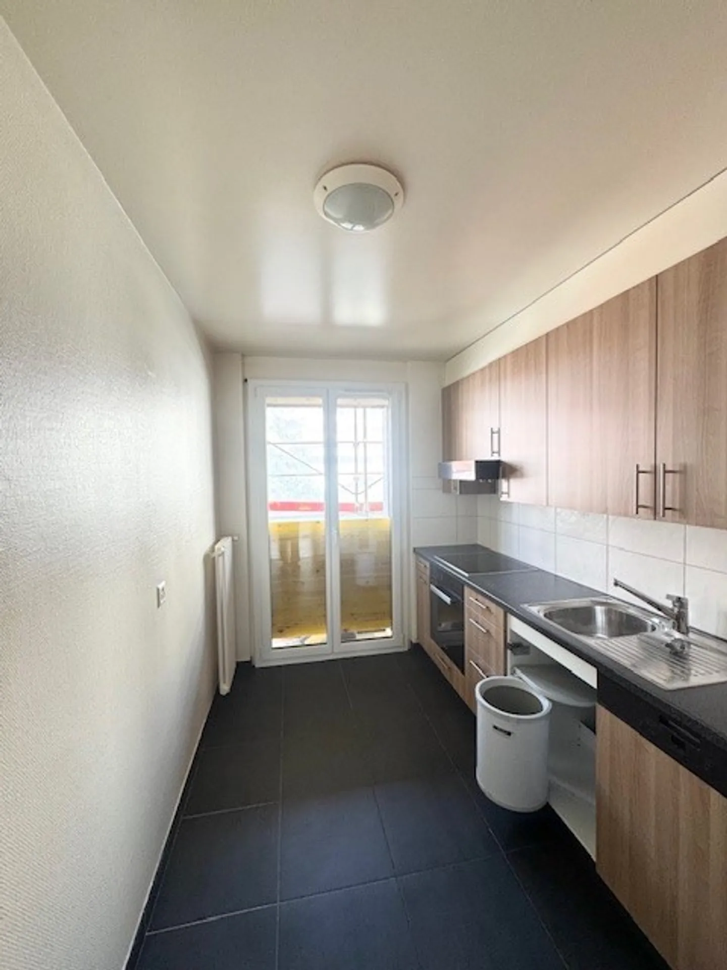3.5 Room Apartment - Photo 3 of 6