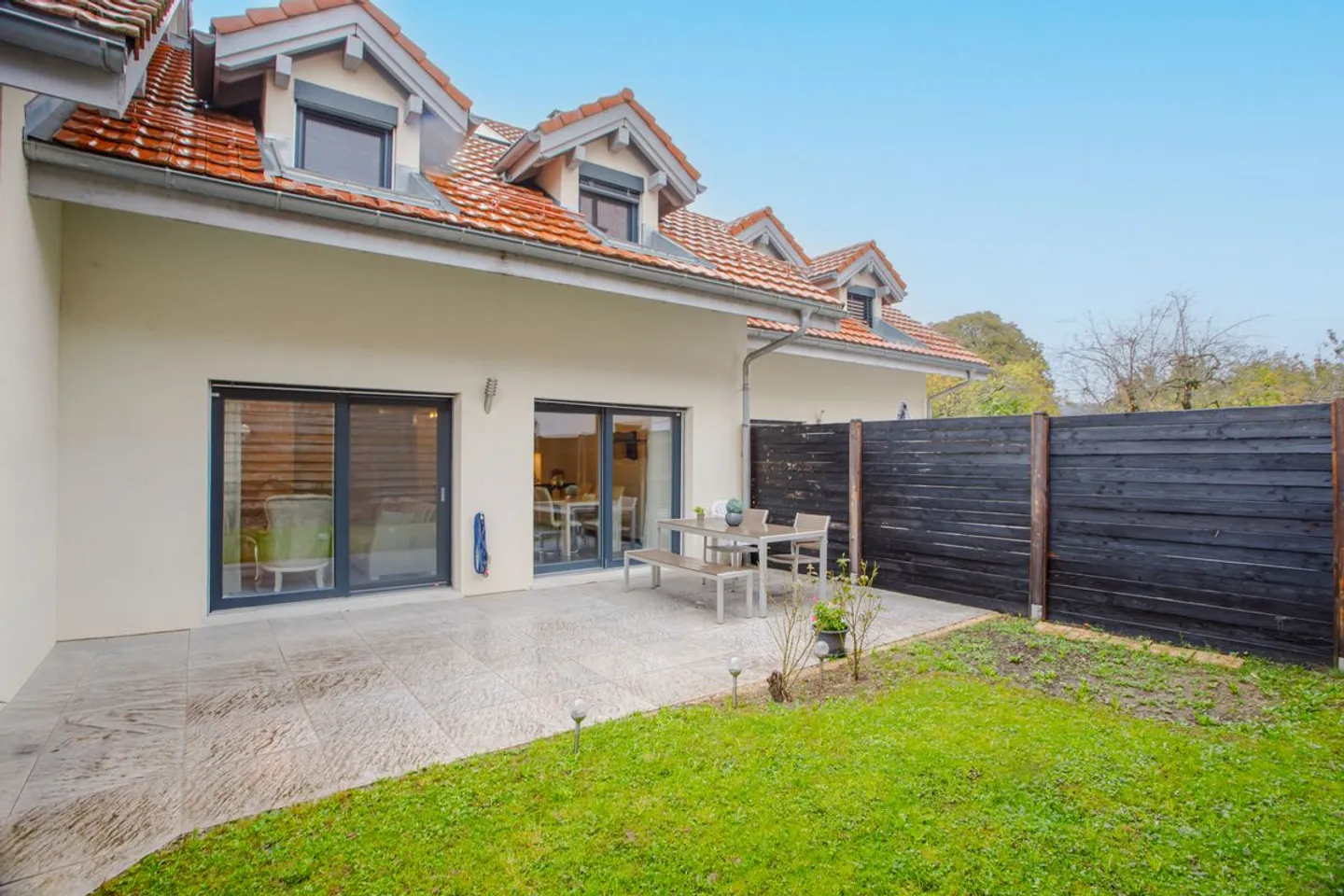 Row House Villa with 5.5 Rooms - Photo 10 of 11