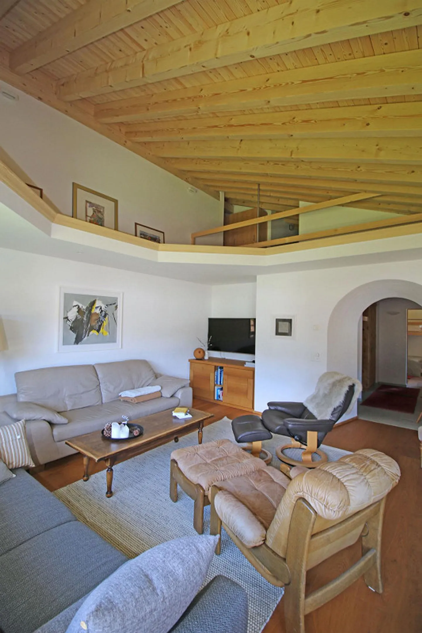 Appartamento mansardato di 3,5 locali eccezionalmente curato in affitto stagionale. - Foto 4 di 13