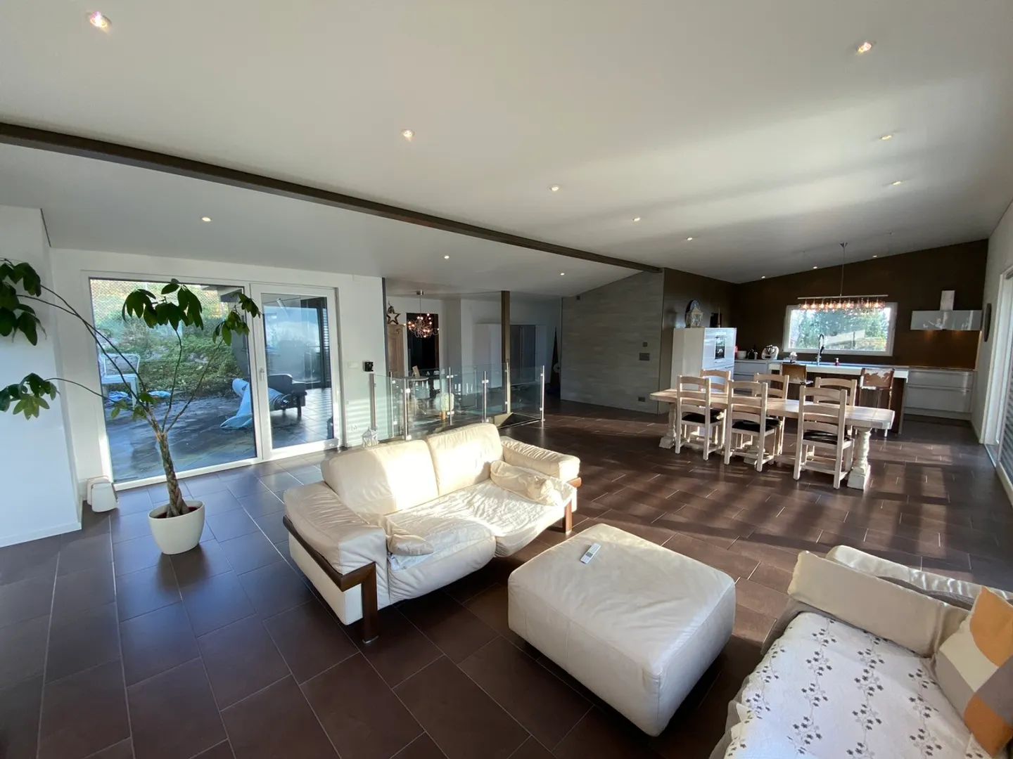 Casa familiare con piscina - Foto 3 di 32
