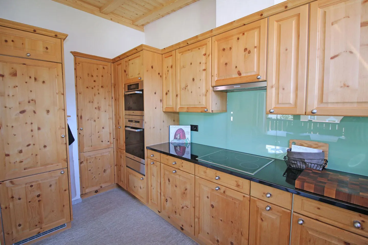 Appartamento mansardato di 3,5 locali eccezionalmente curato in affitto stagionale. - Foto 8 di 13