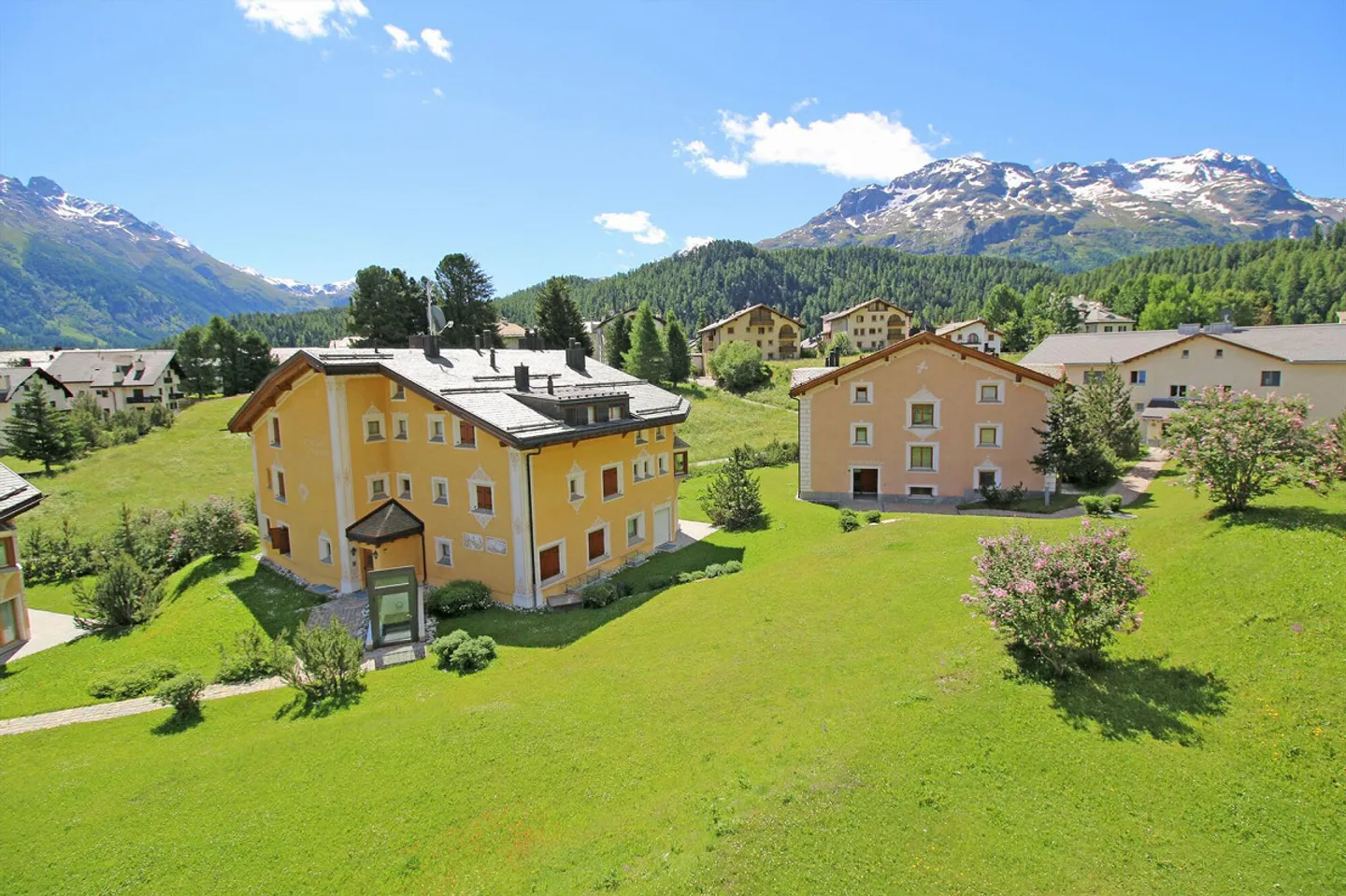 Appartamento mansardato di 3,5 locali eccezionalmente curato in affitto stagionale. - Foto 10 di 13