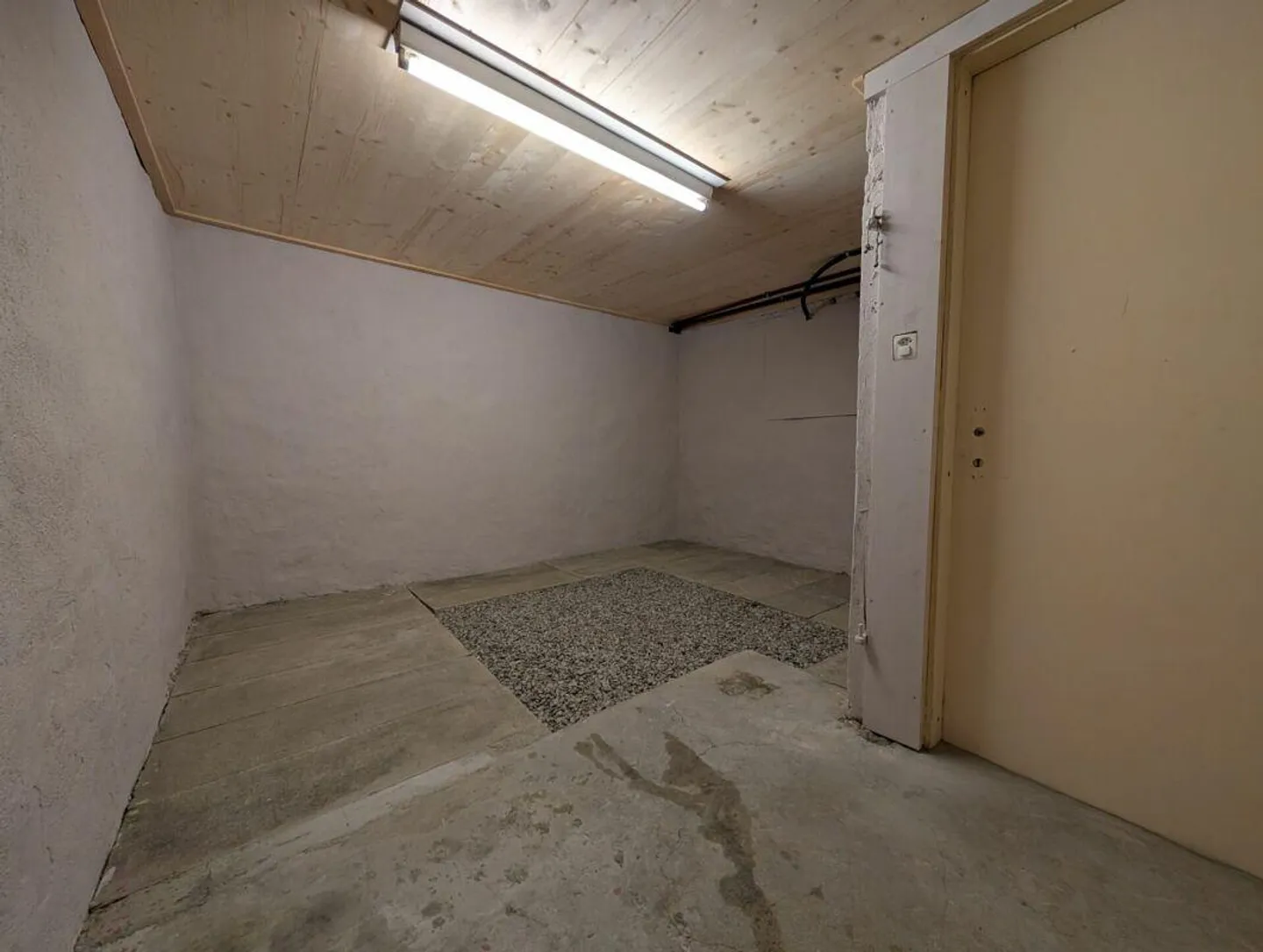 Casa angolare spaziosa e ben curata con molto spazio di stoccaggio - Foto 14 di 14