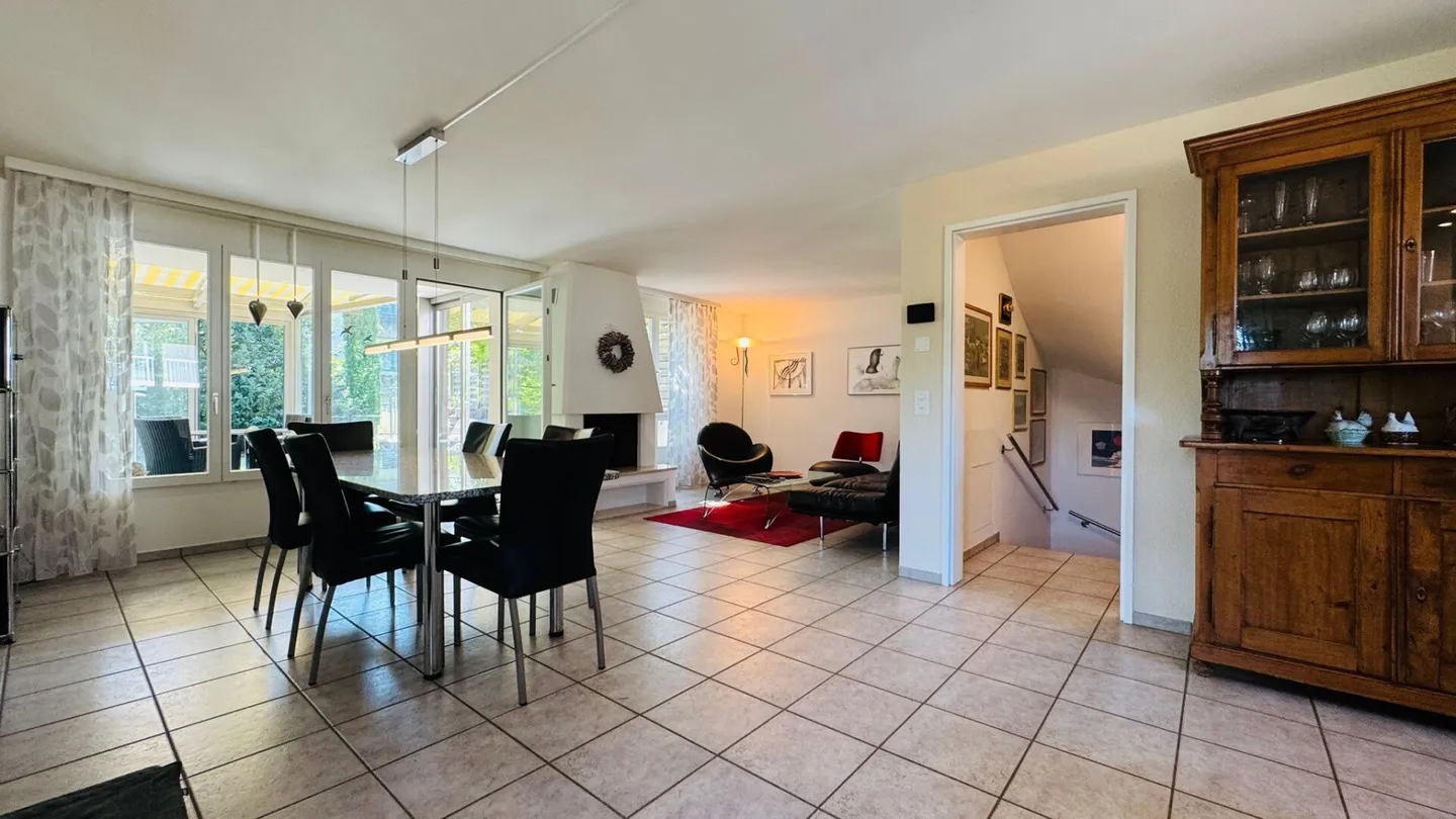 Doppel-Einfamilienhaus mit Garten, Wintergarten, Garagebox und Parkplatz in Lausen - Foto 14 von 31