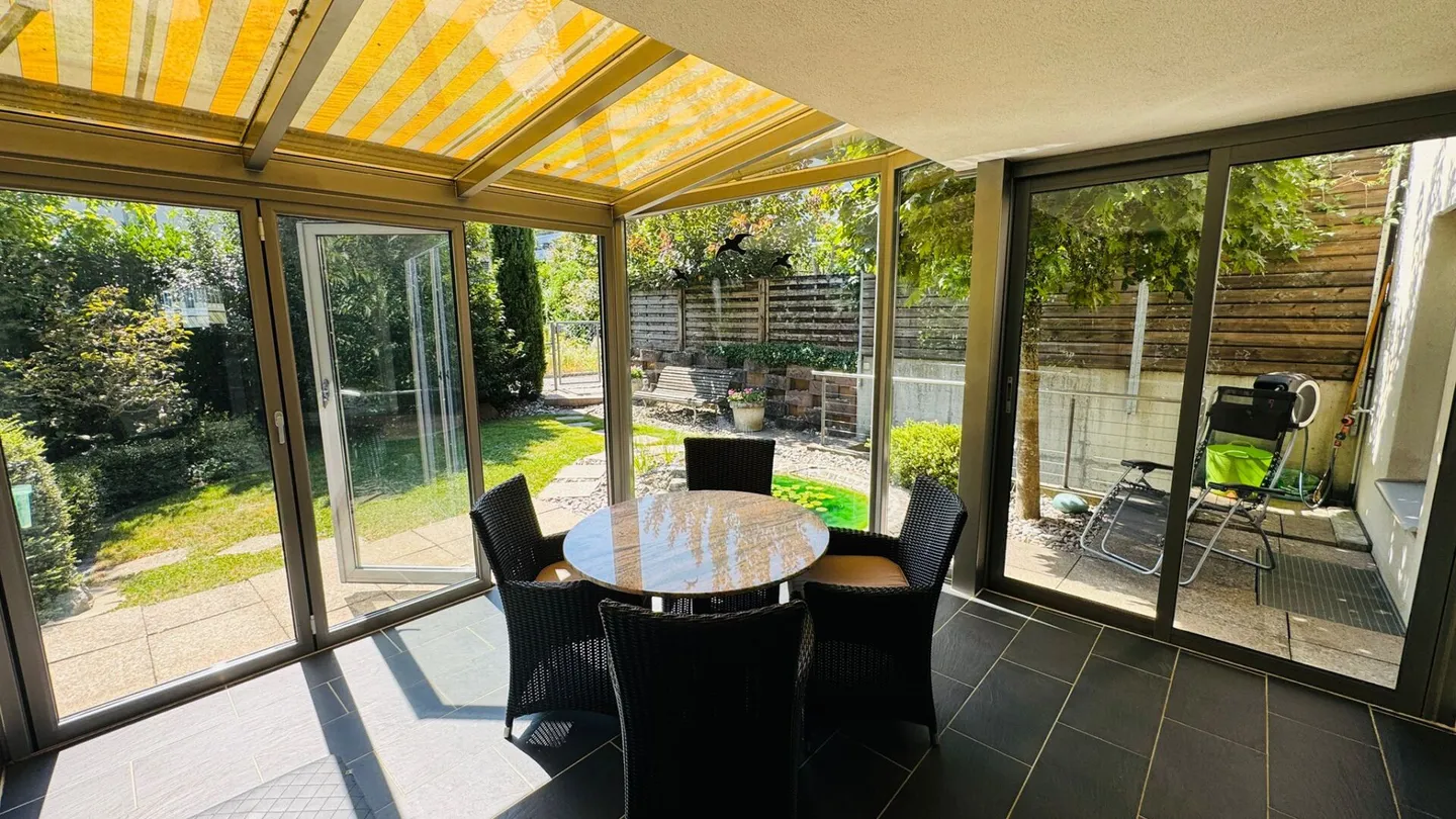 Doppel-Einfamilienhaus mit Garten, Wintergarten, Garagebox und Parkplatz in Lausen - Foto 16 von 31