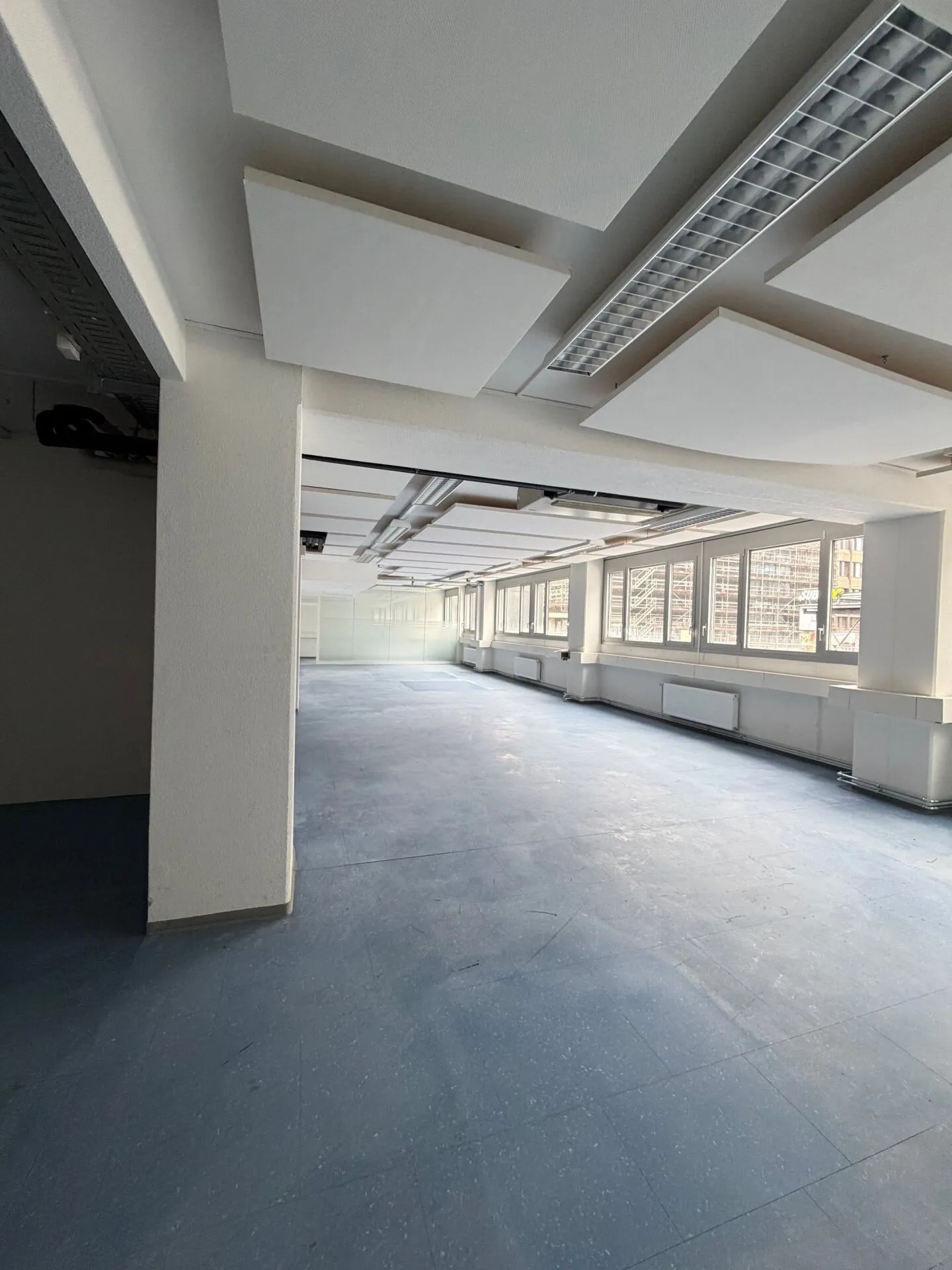 Your new company location; 597 m2 office and service spaces on the ground floor with direct access via ramp - Photo 4 of 7