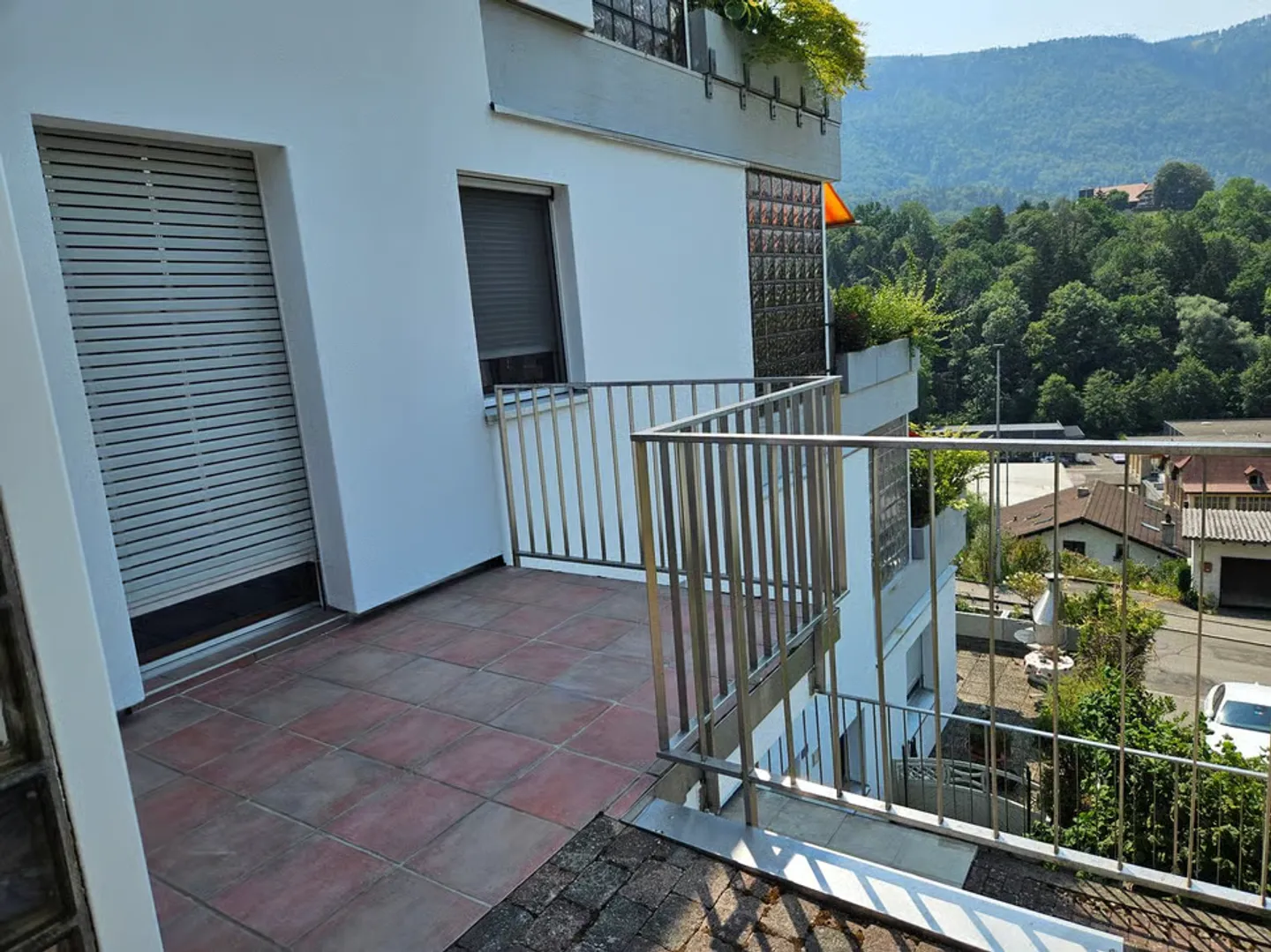 Geräumige 5,5-Zimmer-Wohnung mit Terrasse in Moutier mit freiem Blick, 2 Garagen - Foto 10 von 13