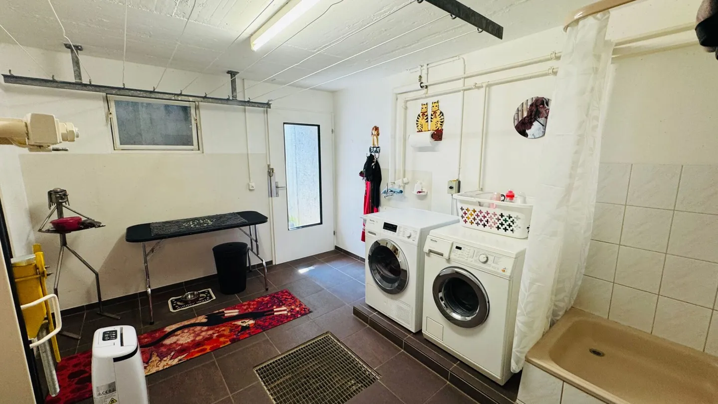 Doppel-Einfamilienhaus mit Garten, Wintergarten, Garagebox und Parkplatz in Lausen - Foto 18 von 31