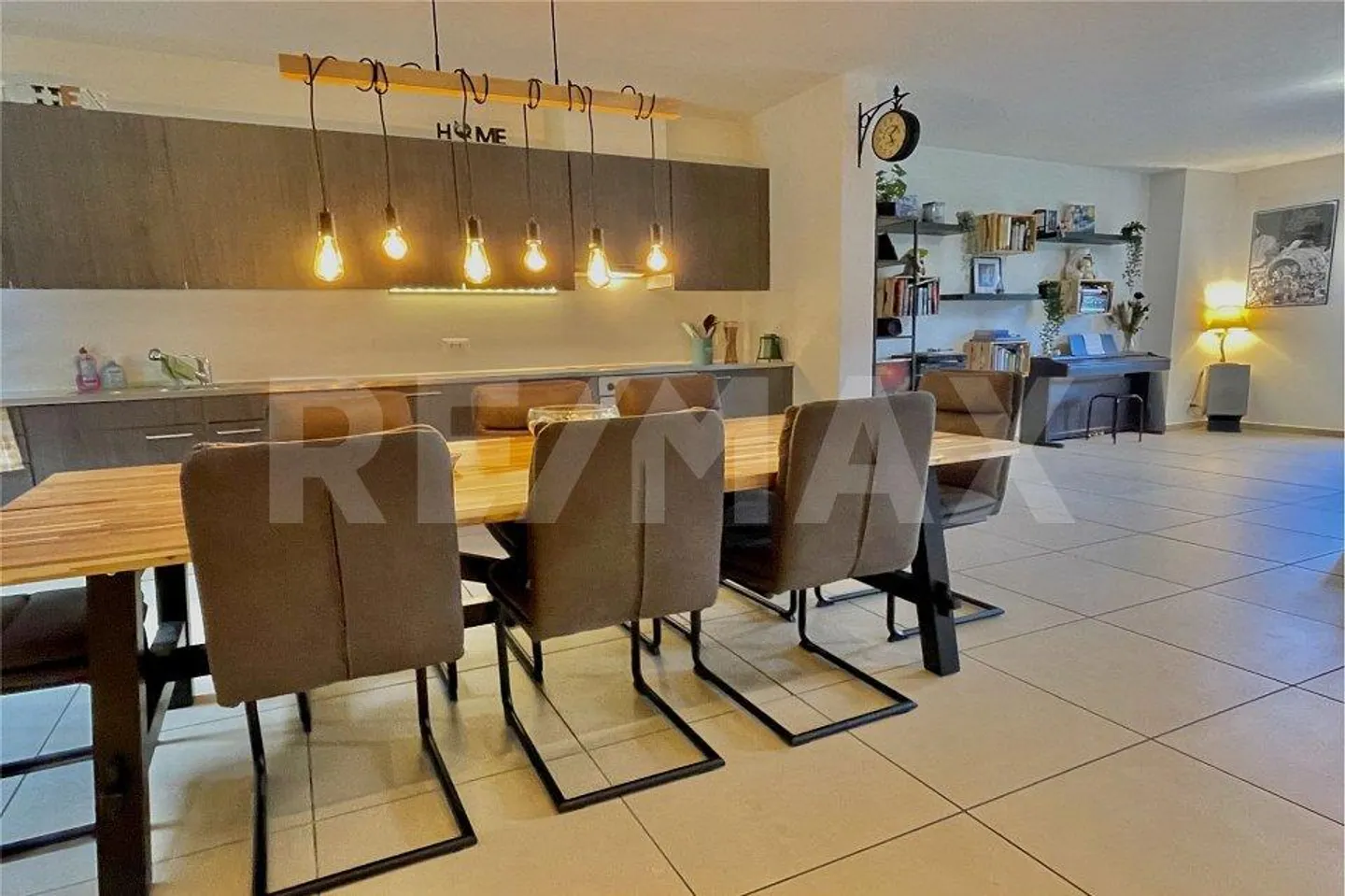 Comfort and Modernity: Spacious 3½-Room Duplex Apartment for Rent in Montagnola - Photo 13 of 13