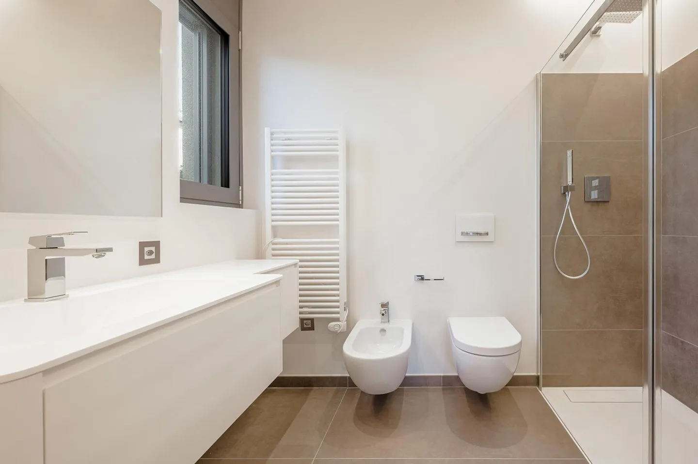 Appartement moderne de 3,5 pièces avec grande terrasse - Photo 3 sur 7