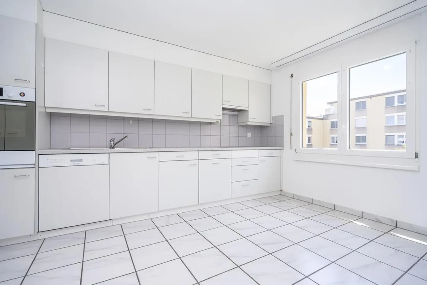 Helle 4.5-Zimmer-Wohnung mit Balkon - Foto 2 von 12