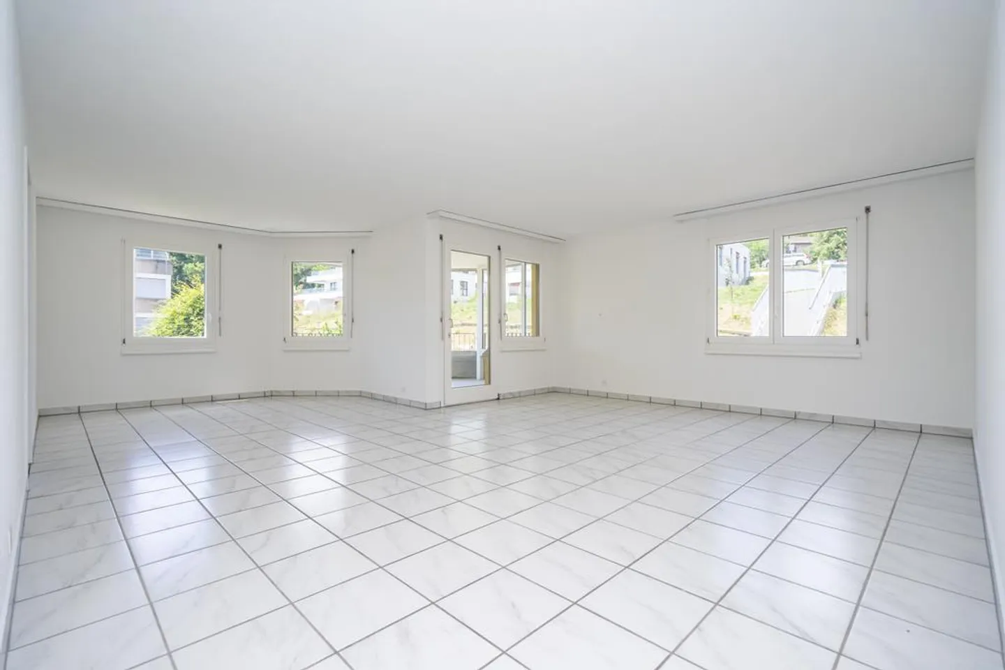 Helle 4.5-Zimmer-Wohnung mit Balkon - Foto 4 von 12