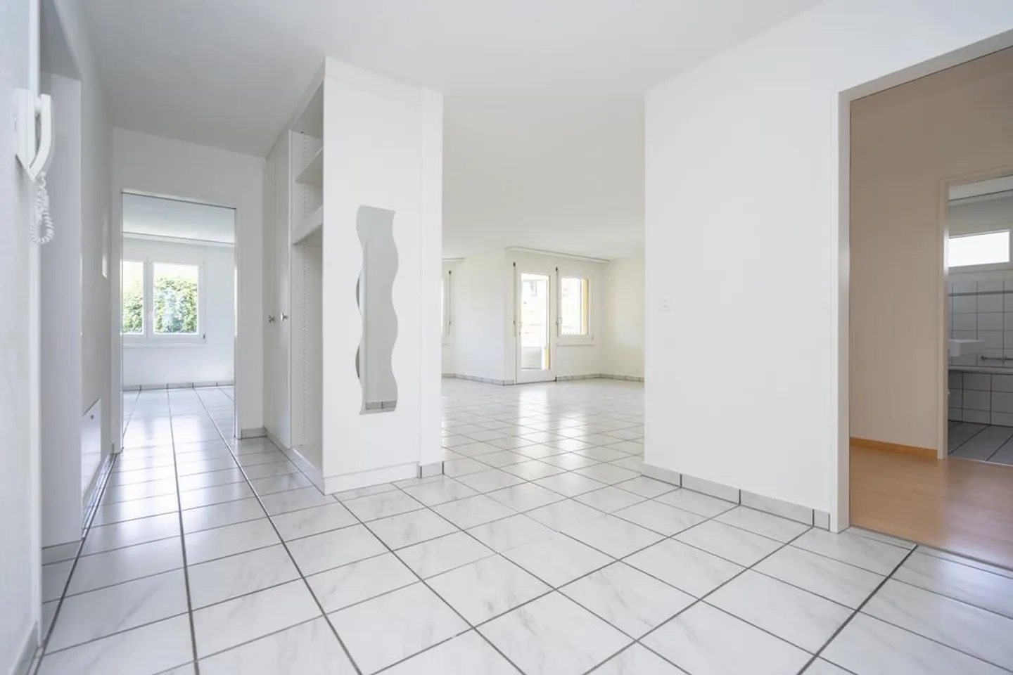 Helle 4.5-Zimmer-Wohnung mit Balkon - Foto 8 von 12