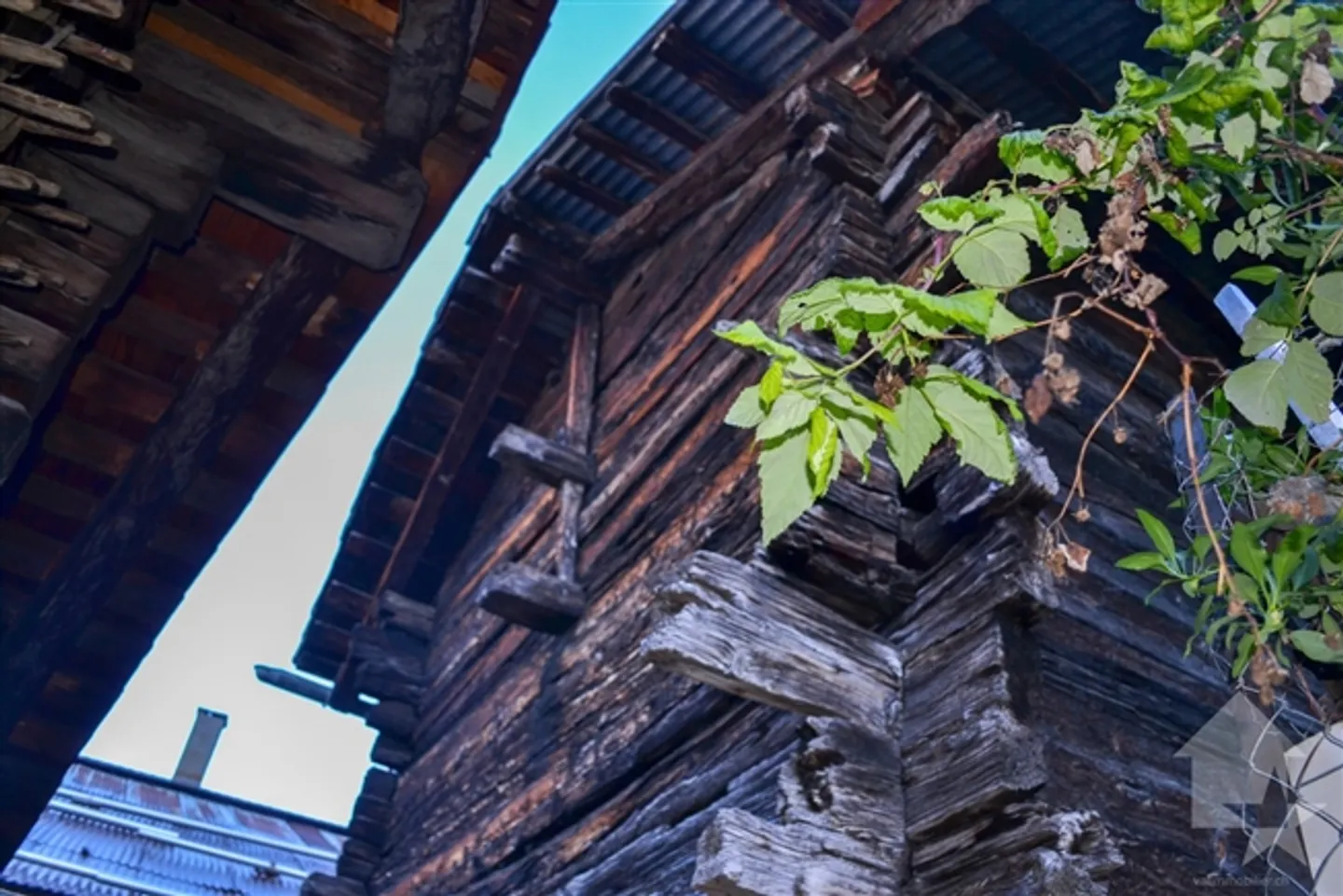 «Raccard zum Renovieren mitten in Albinen auf 2 Etagen und Zwischengeschoss» - Foto 7 von 13