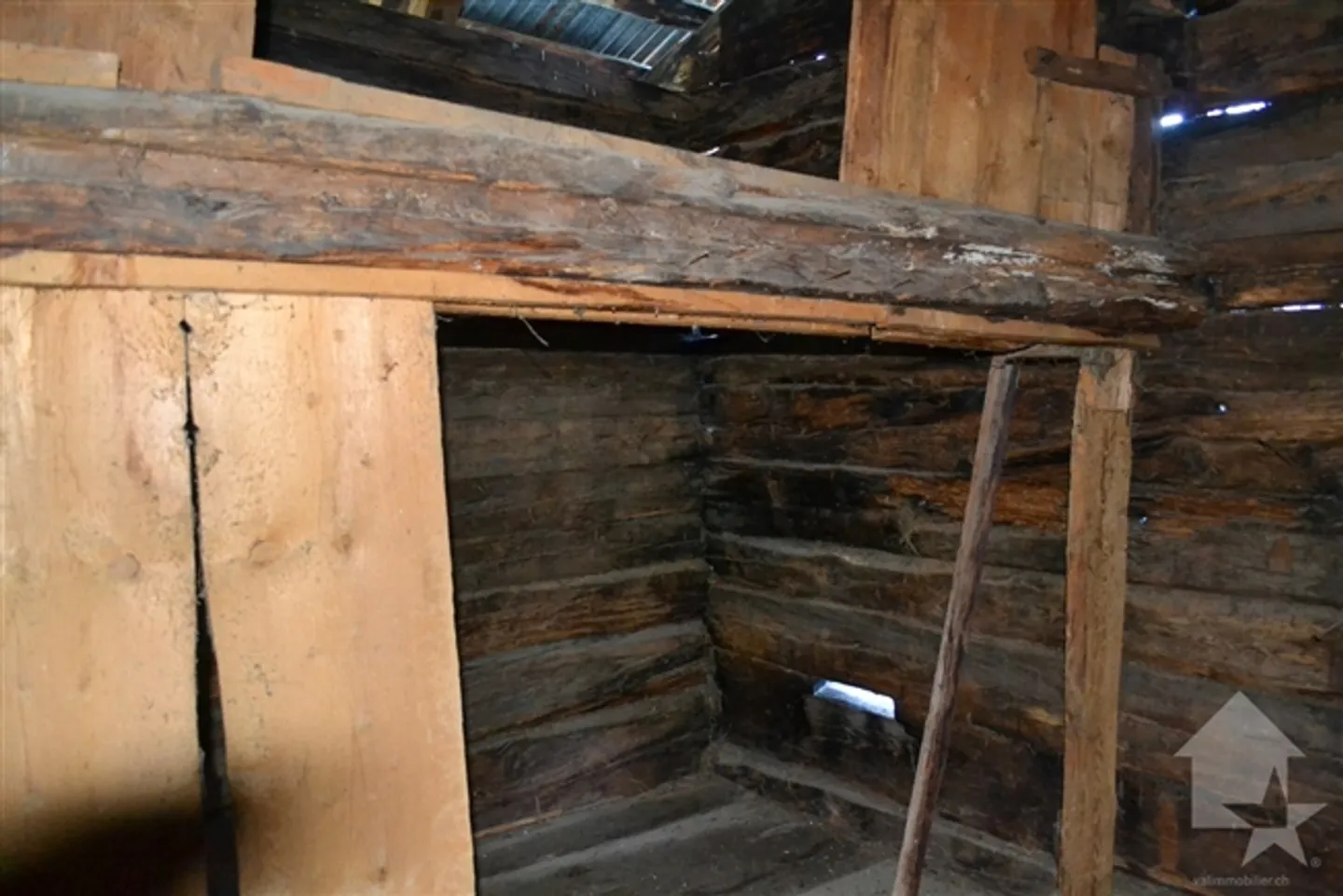 «Raccard zum Renovieren mitten in Albinen auf 2 Etagen und Zwischengeschoss» - Foto 13 von 13
