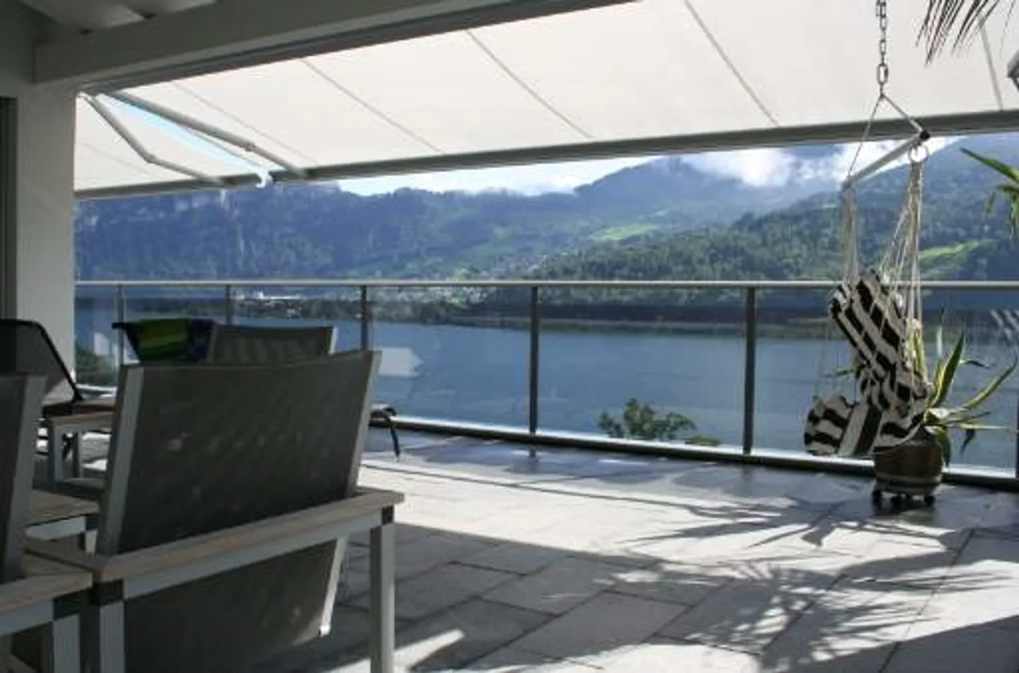 Attika mit See-und Bergsicht + 80m2 Terrasse - Foto 1 von 12