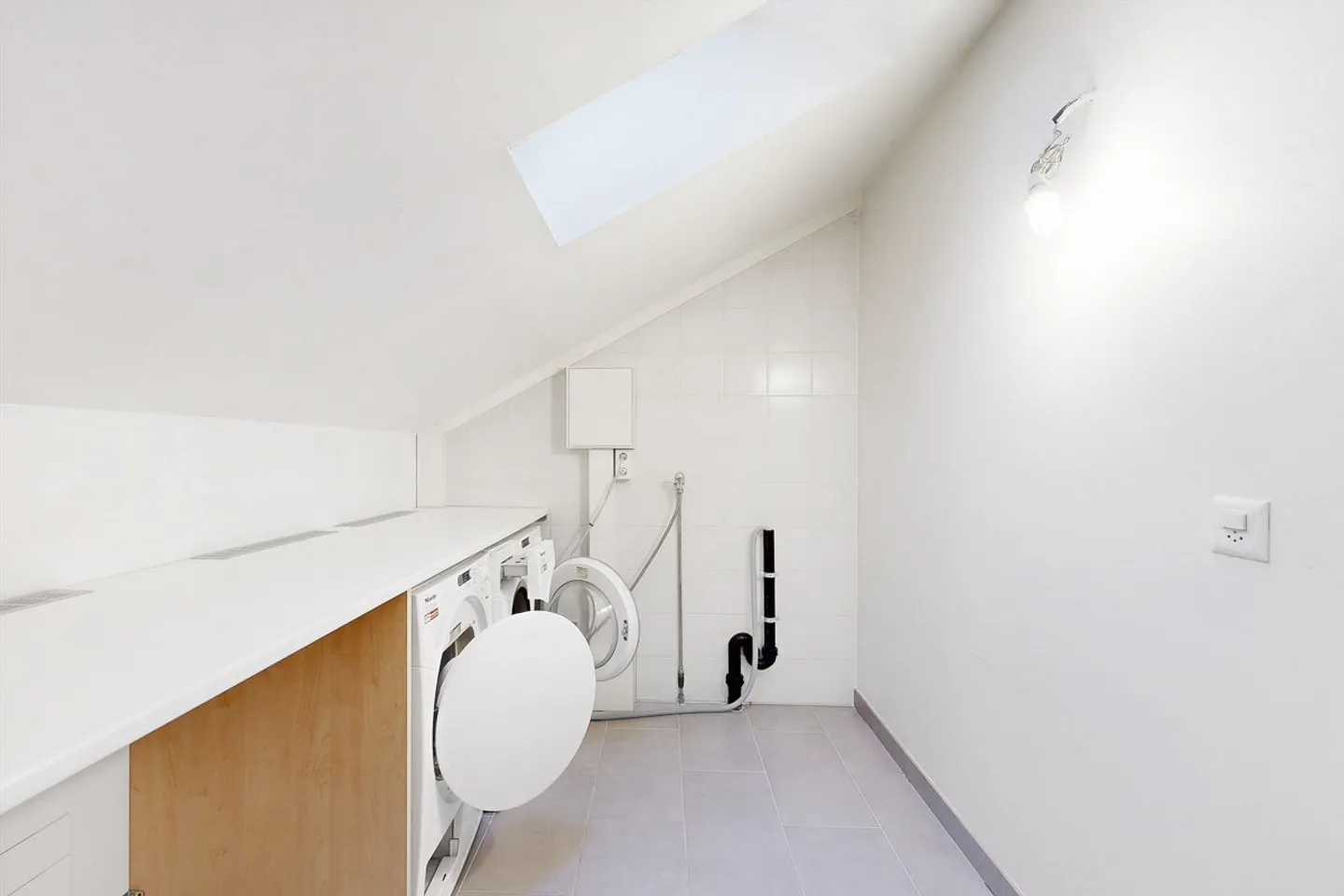 Appartement Charmant avec Vue sur le Lac - Photo 9 sur 13