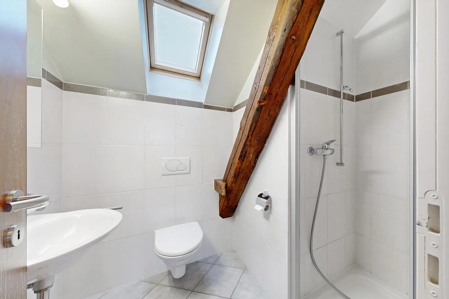 Appartement Charmant avec Vue sur le Lac - Photo 11 sur 13