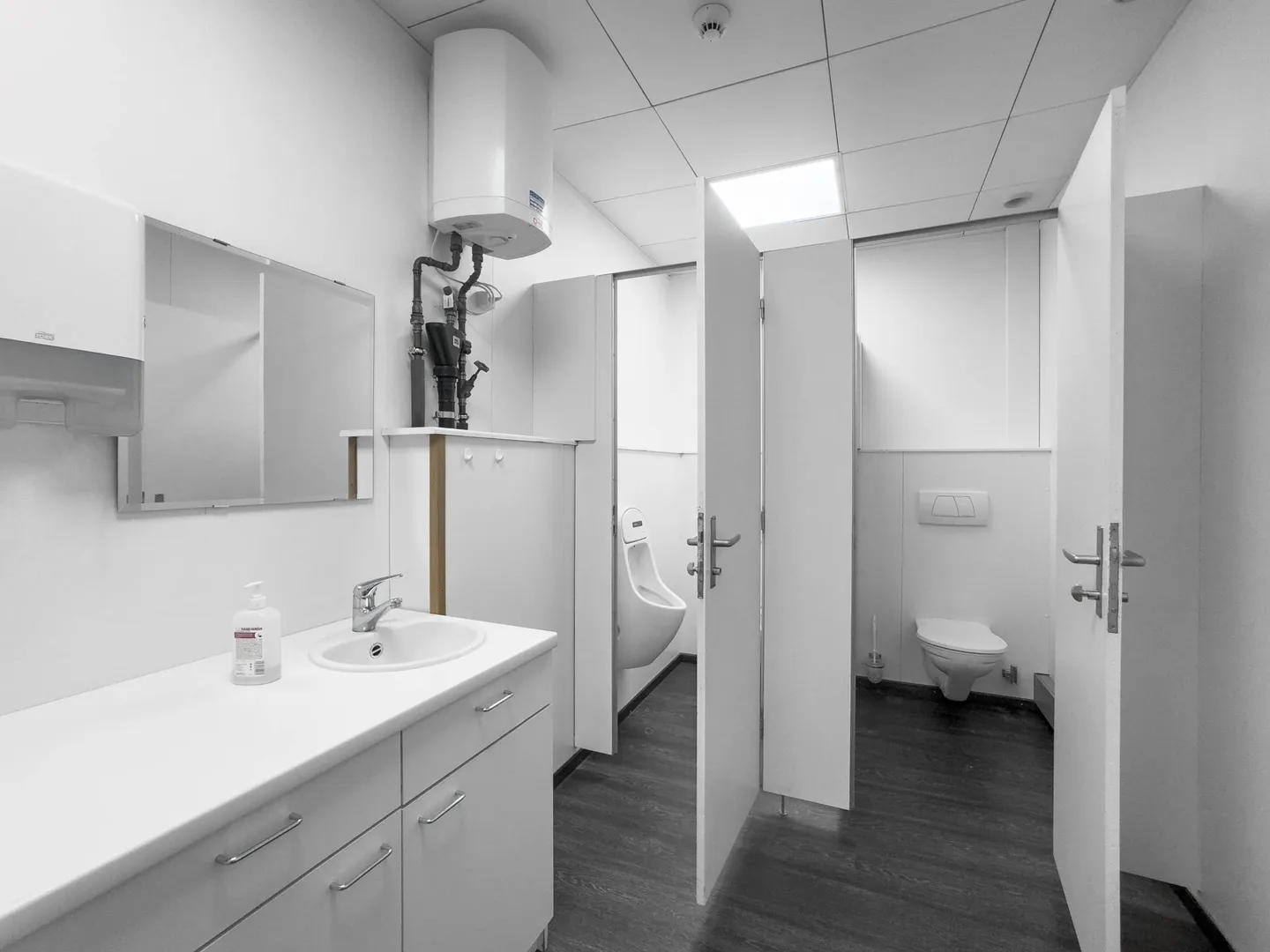 Spazio uffici/laboratori di 337m2 a Satigny - Foto 7 di 11