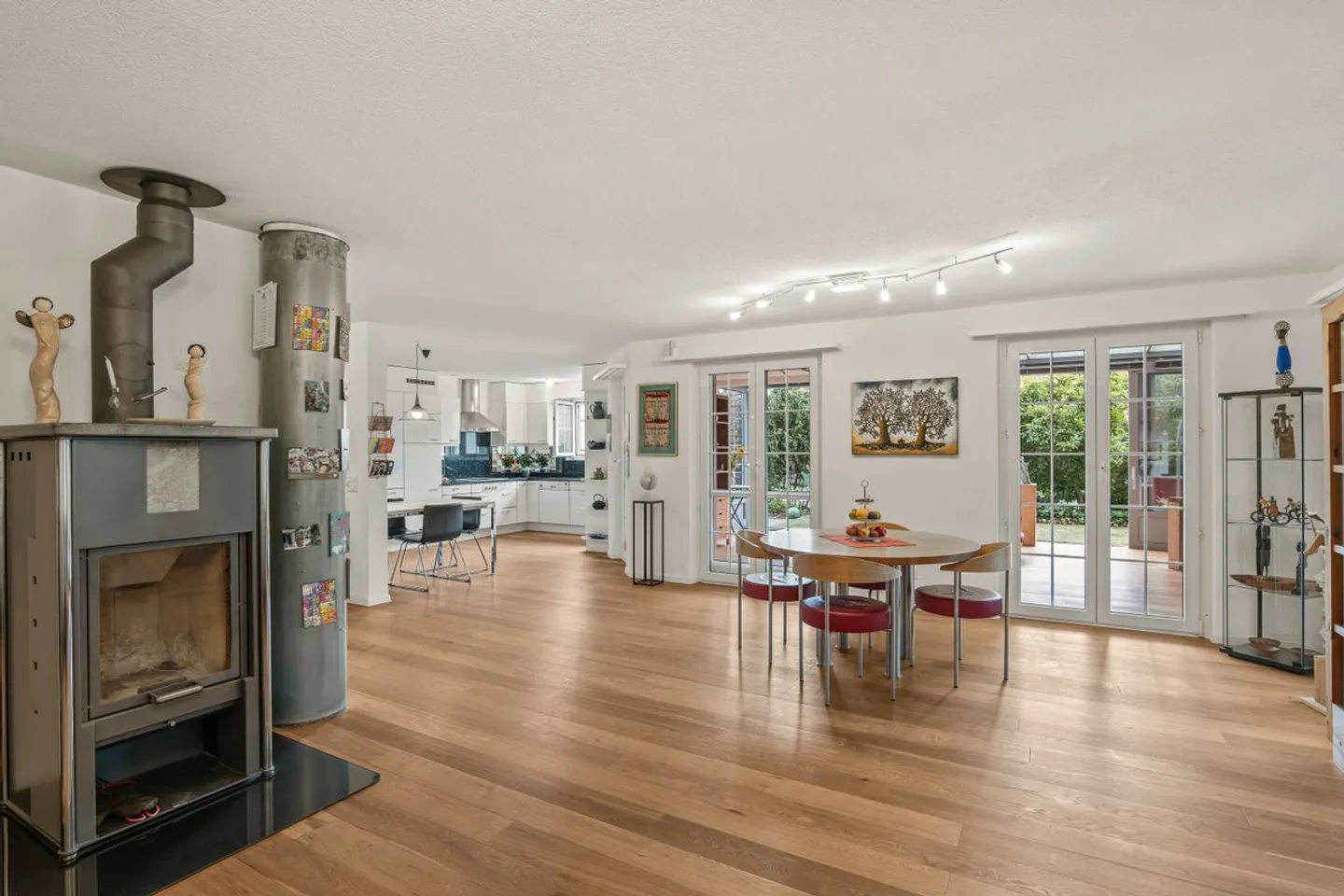 Maison individuelle exclusive de 7,5 pièces avec jardin d'hiver et installation solaire - Photo 3 sur 12