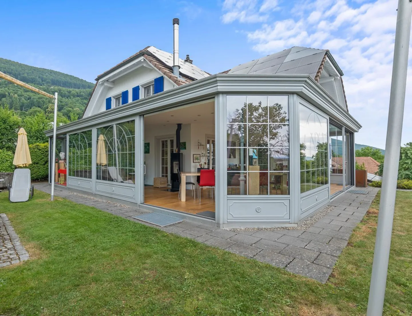 Maison individuelle exclusive de 7,5 pièces avec jardin d'hiver et installation solaire - Photo 4 sur 12