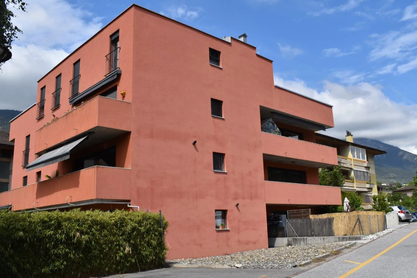 VEYRAS - IN VENDITA - APPARTAMENTO 4.5 STANZE AL PIANO TERRA + 2 POSTI AUTO - Foto 3 di 13