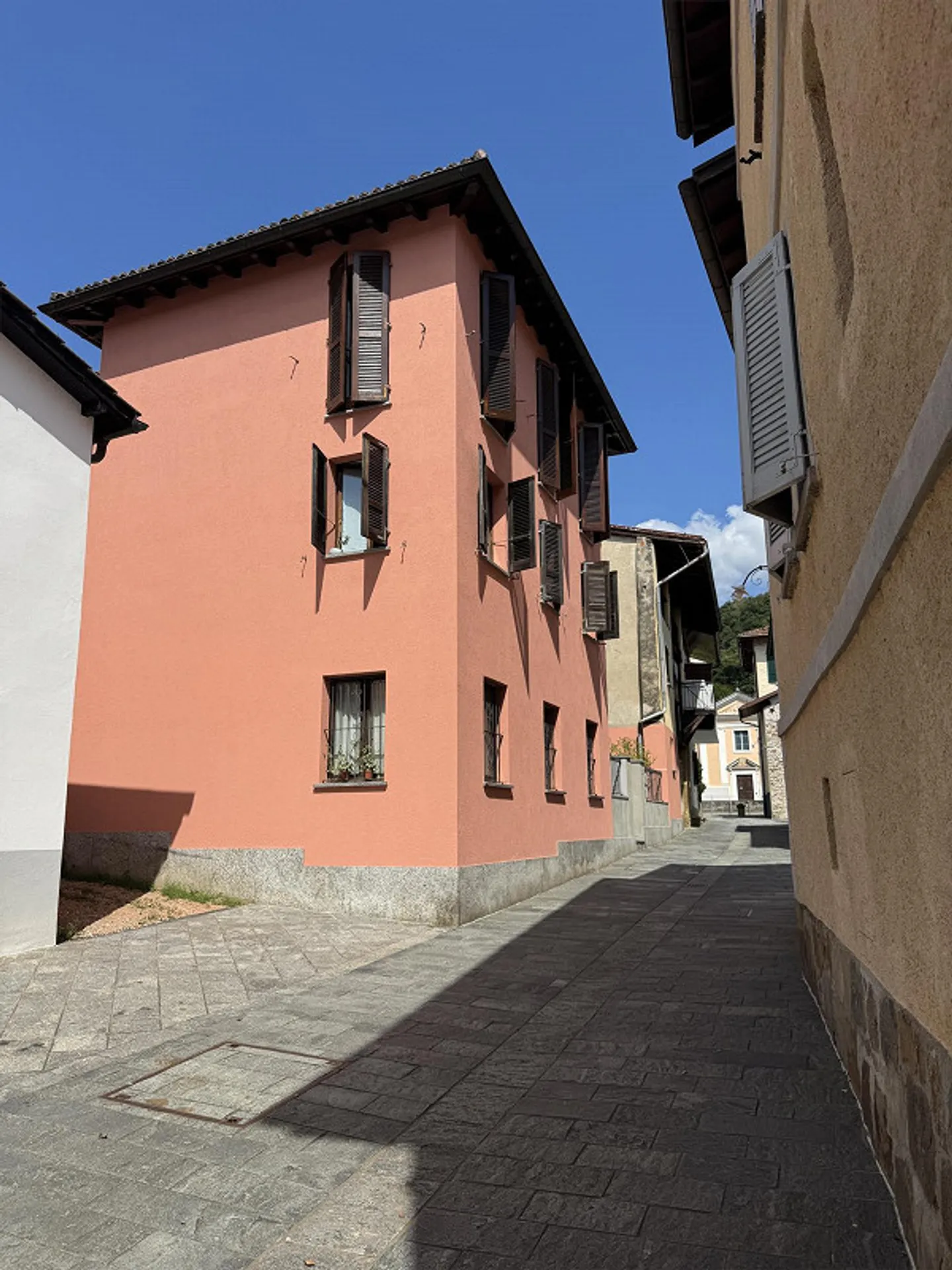 Charming 2.5 in the heart of the historic center of Vezia - Photo 1 of 23